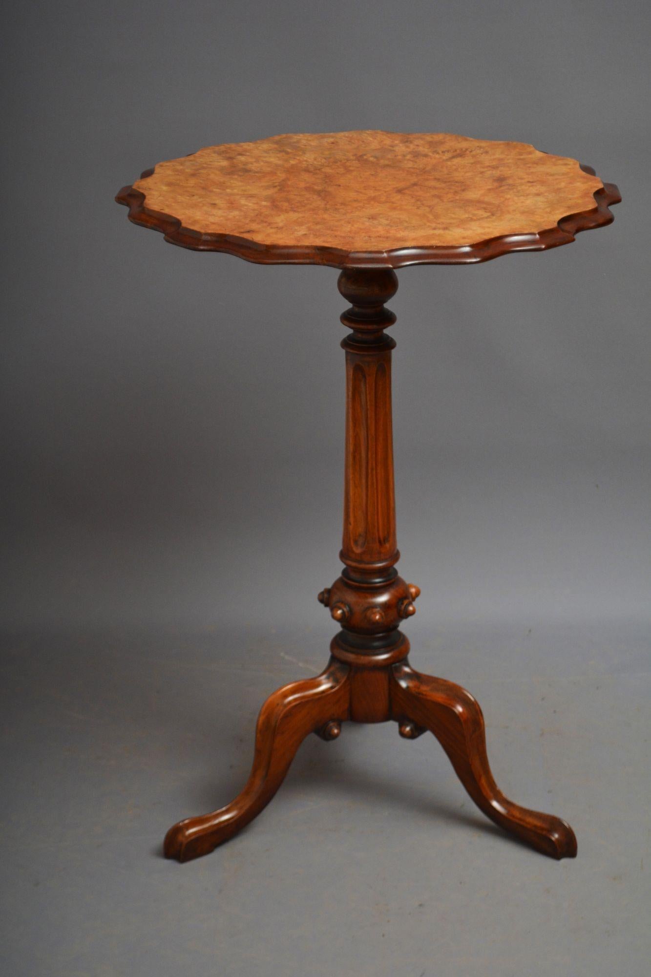 English Victorian Walnut Pedestal Side Table Pillar Occasional Table For Sale