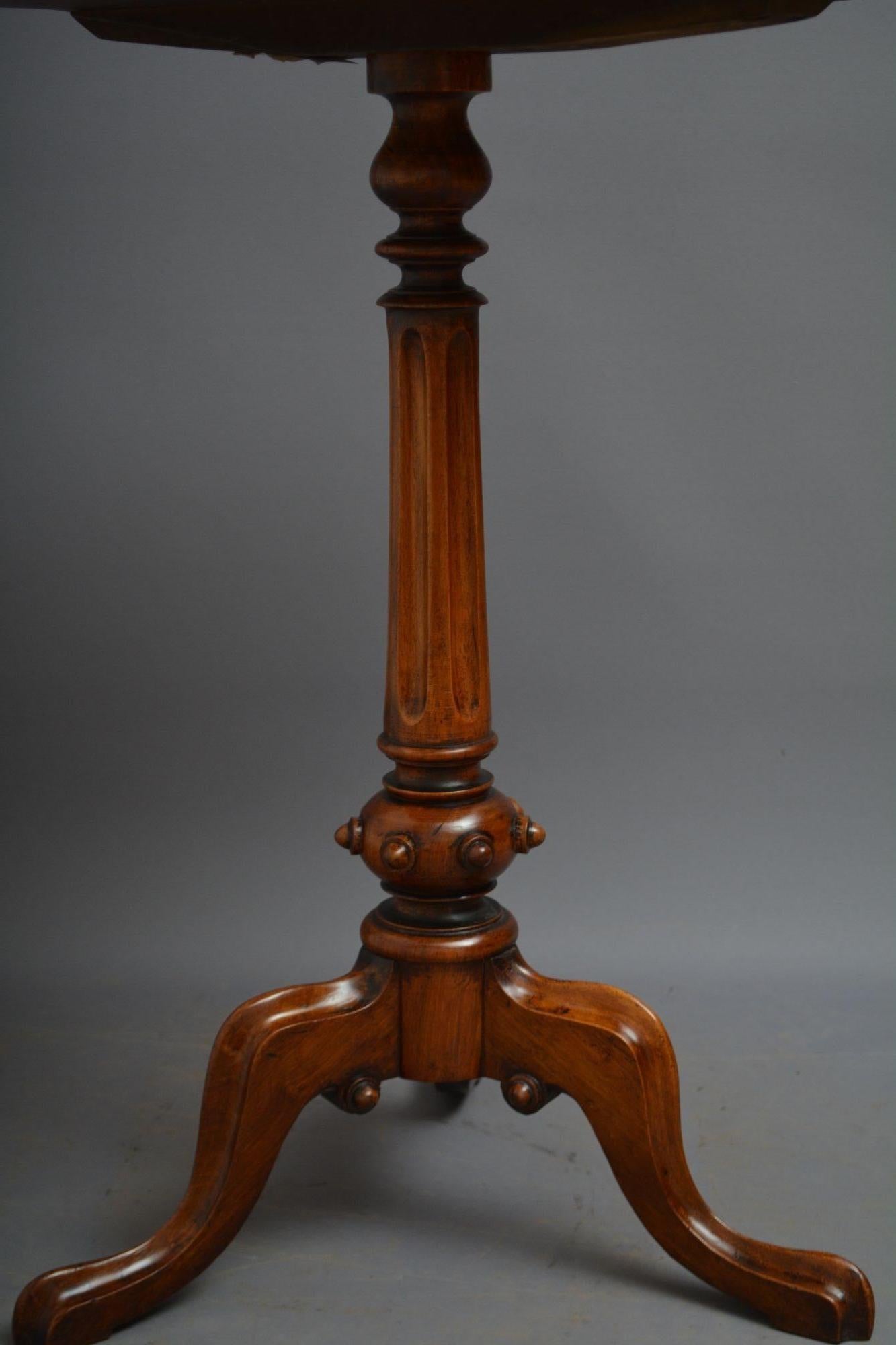 Victorian Walnut Pedestal Side Table Pillar Occasional Table For Sale 2