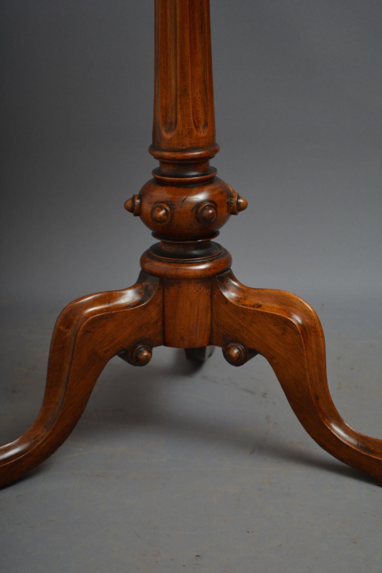Victorian Walnut Pedestal Side Table Pillar Occasional Table For Sale 3