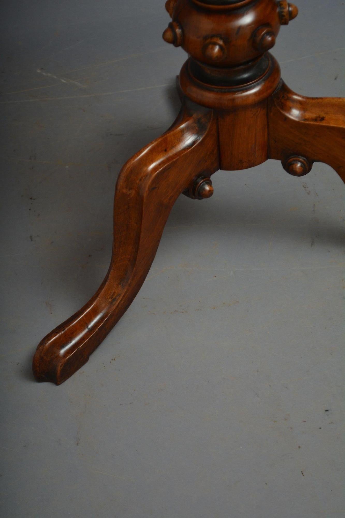 Victorian Walnut Pedestal Side Table Pillar Occasional Table For Sale 4