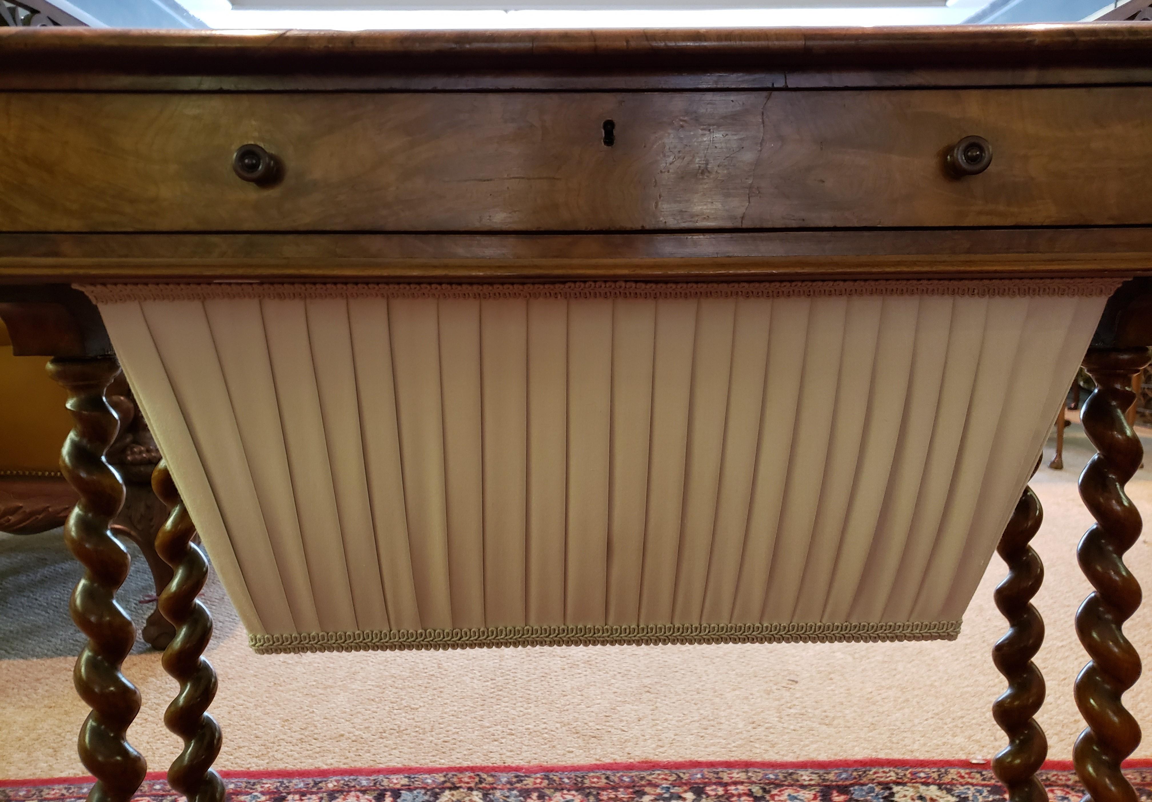 Victorian Walnut Sewing Table In Good Condition For Sale In Pawleys Island, SC