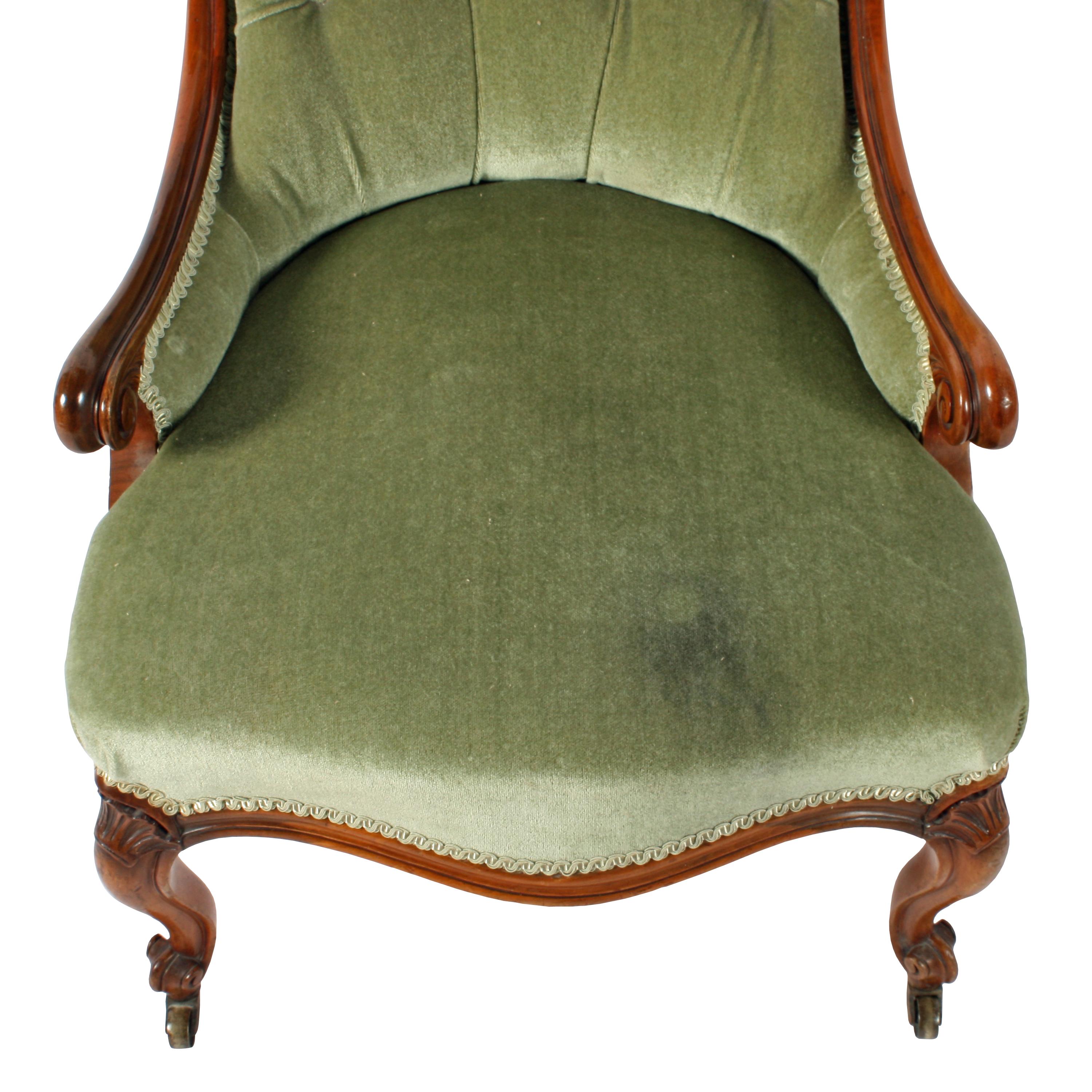 19th Century Victorian Walnut Slipper Shaped Easy Arm Chair In Good Condition For Sale In Newcastle Upon Tyne, GB