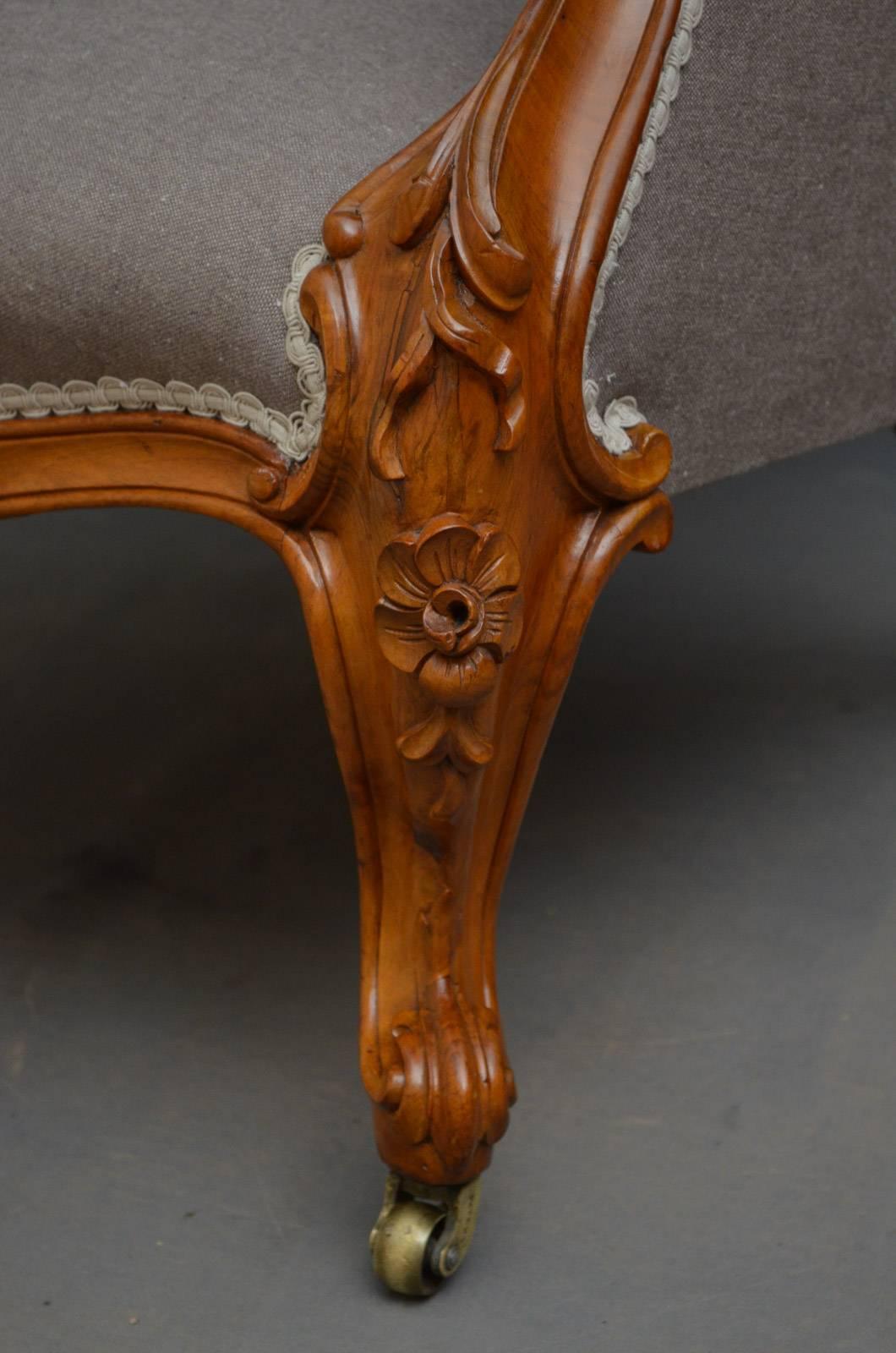 Victorian Walnut Spoonback Armchair In Excellent Condition In Whaley Bridge, GB