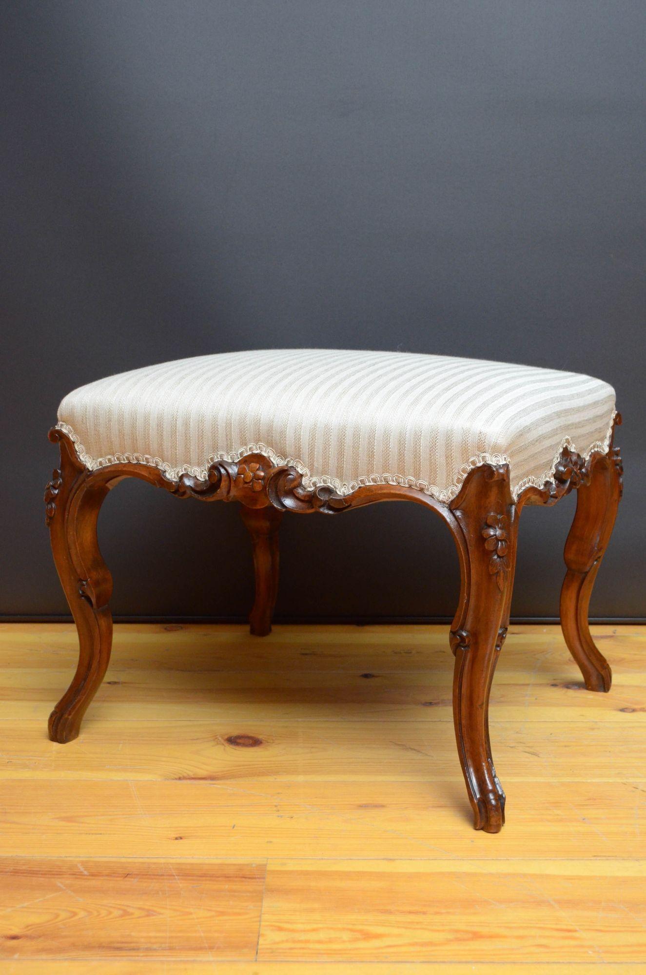 Sn5236 Fine quality Victorian dressing table stool in walnut, having newly covered seat in contemporary cream fabric, scroll carved rail and cabriole legs with floral decertation. This antique stool is in home ready condition. c1860
H17