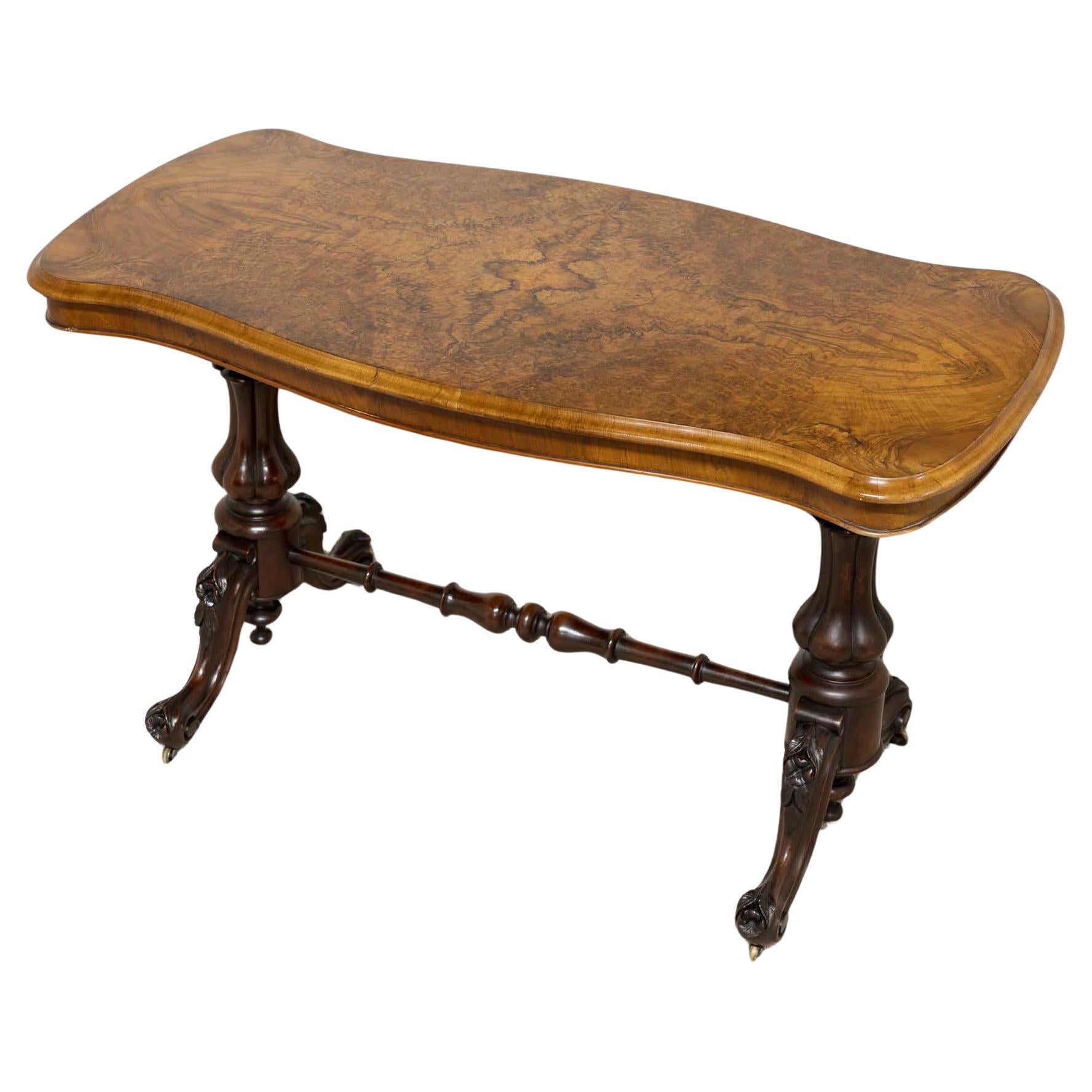 Viktorianischer Stretcher-Tisch aus Nussbaumholz, um 1880 im Angebot