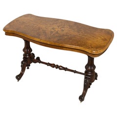 Viktorianischer Stretcher-Tisch aus Nussbaumholz, um 1880
