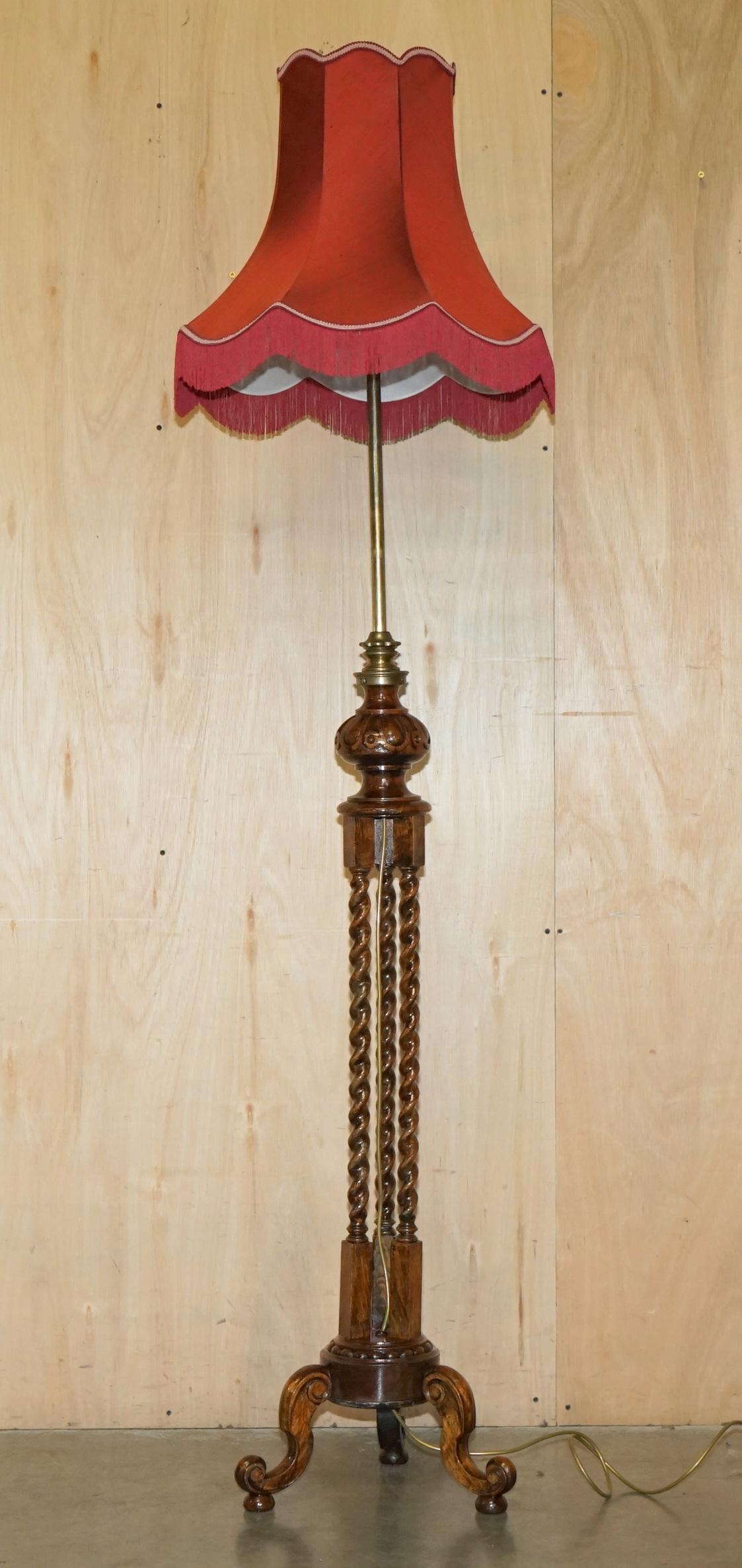 ViCTORIAN WALNUT THREE PILLAR LARGE FLOOR STANDING LAMP THAT'S HEIGHT ADJUSTABLE For Sale 6