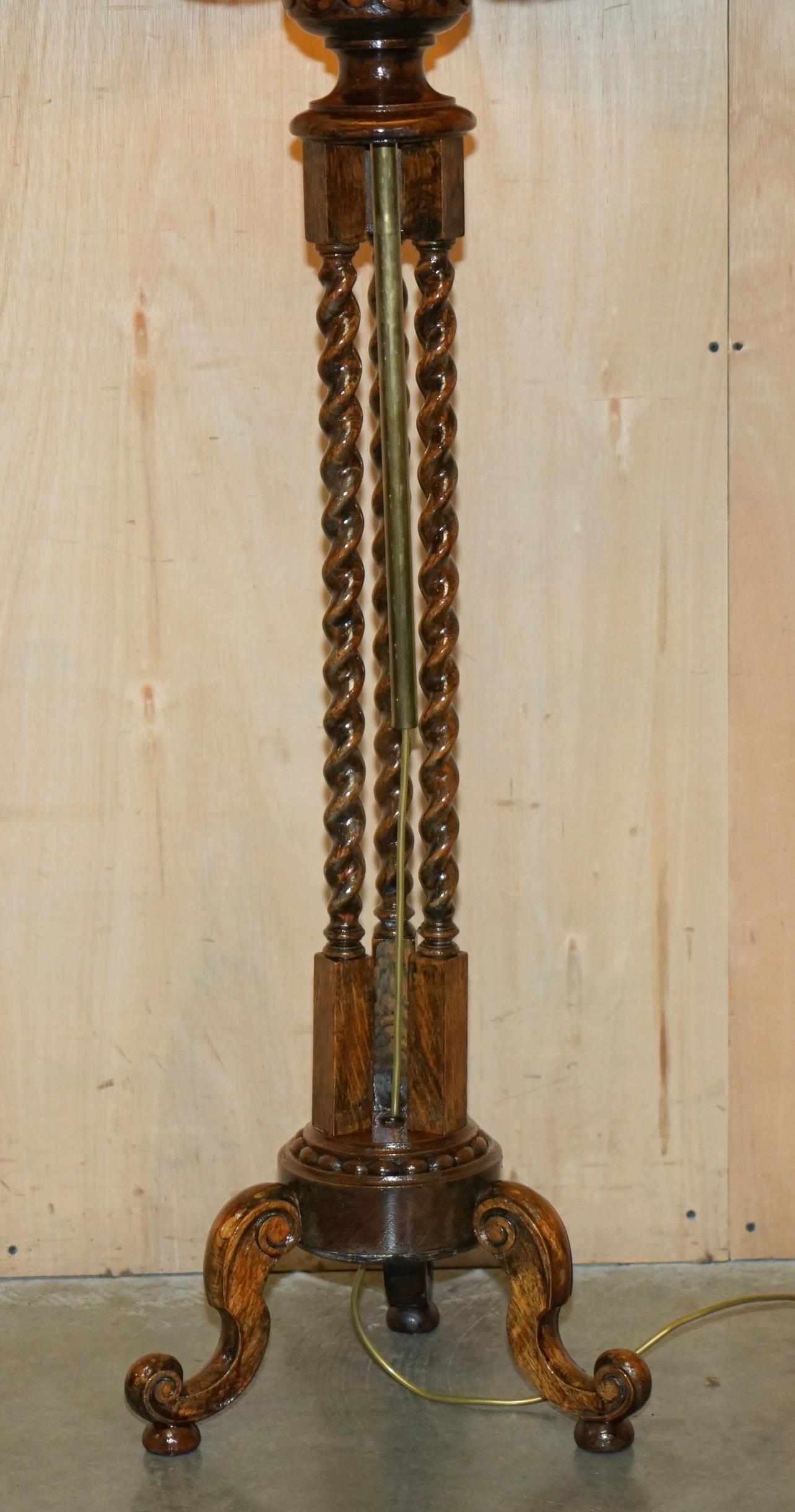 Victorien ViCtorian WALNUT, grand lampadaire à baldaire grand format, hautement ajustable en vente