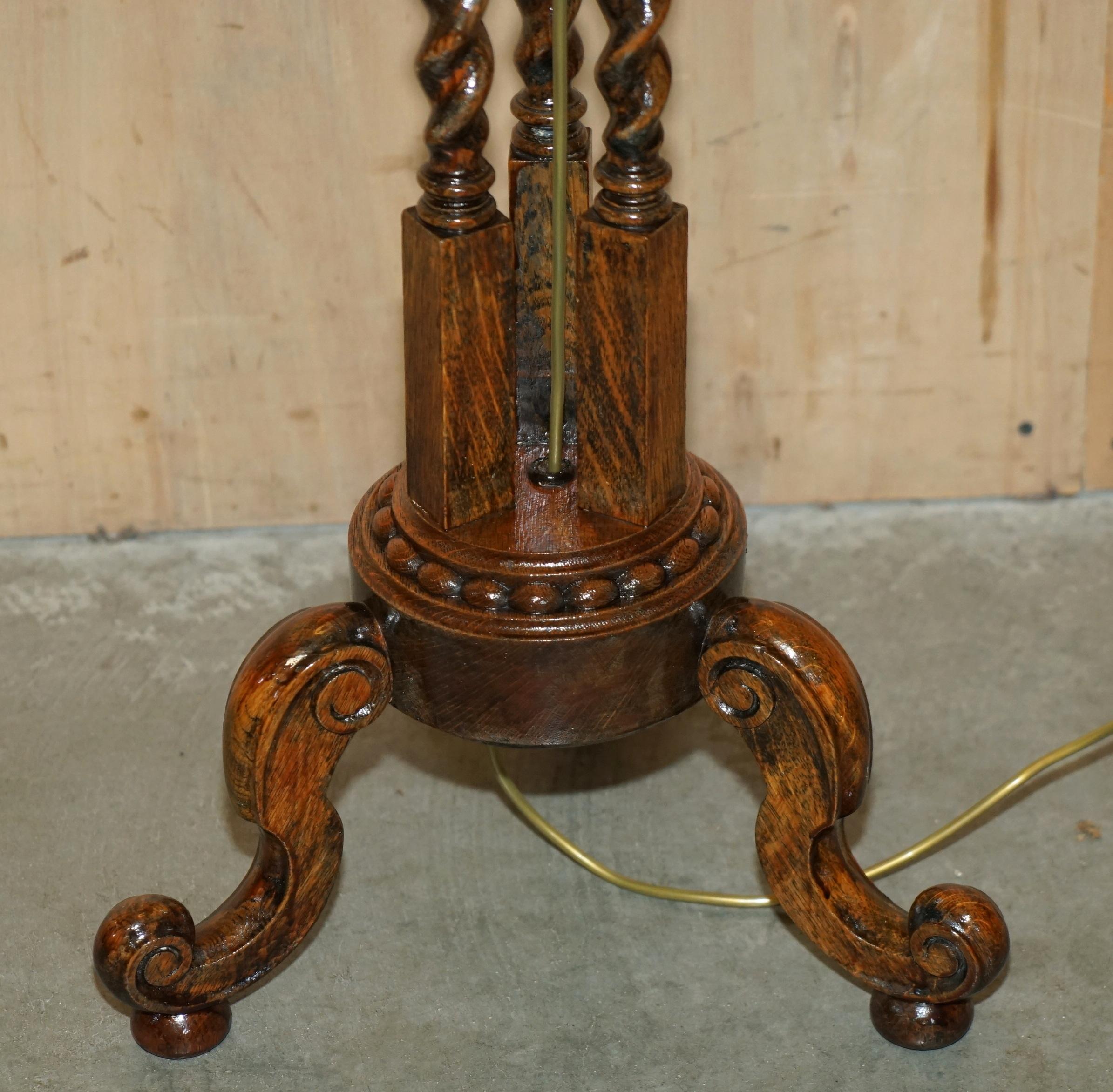 Anglais ViCtorian WALNUT, grand lampadaire à baldaire grand format, hautement ajustable en vente