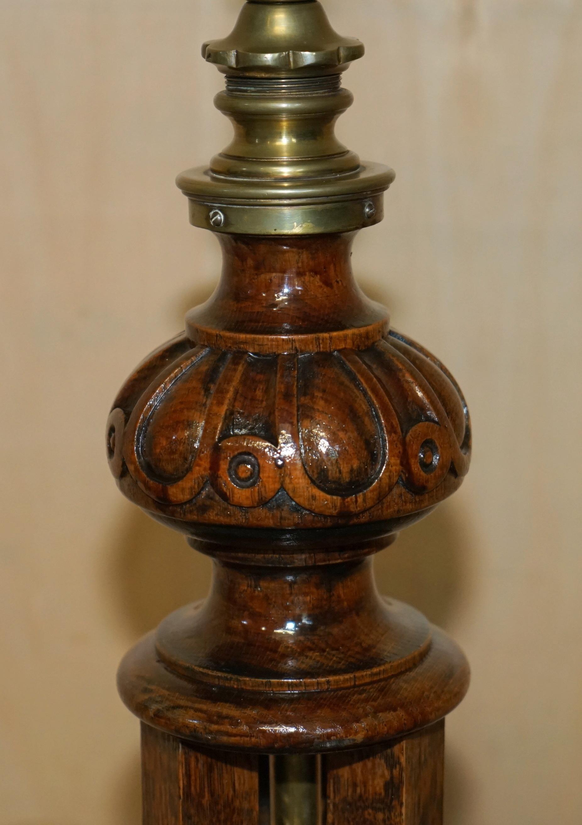 ViCtorian WALNUT, grand lampadaire à baldaire grand format, hautement ajustable en vente 1