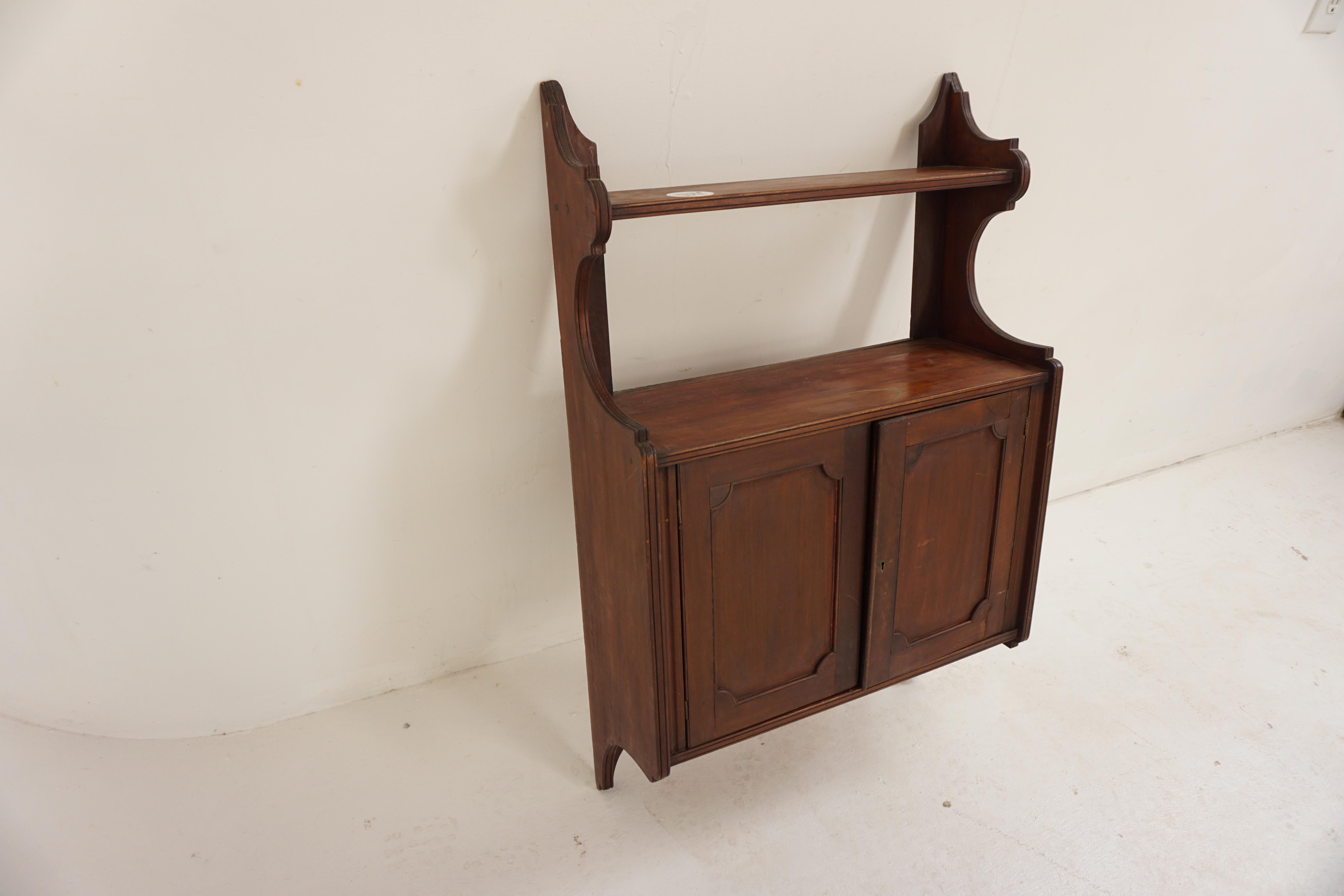 Victorian Walnut Wall Mounted Hanging Display Cabinet, Scotland 1890, H084 In Good Condition For Sale In Vancouver, BC