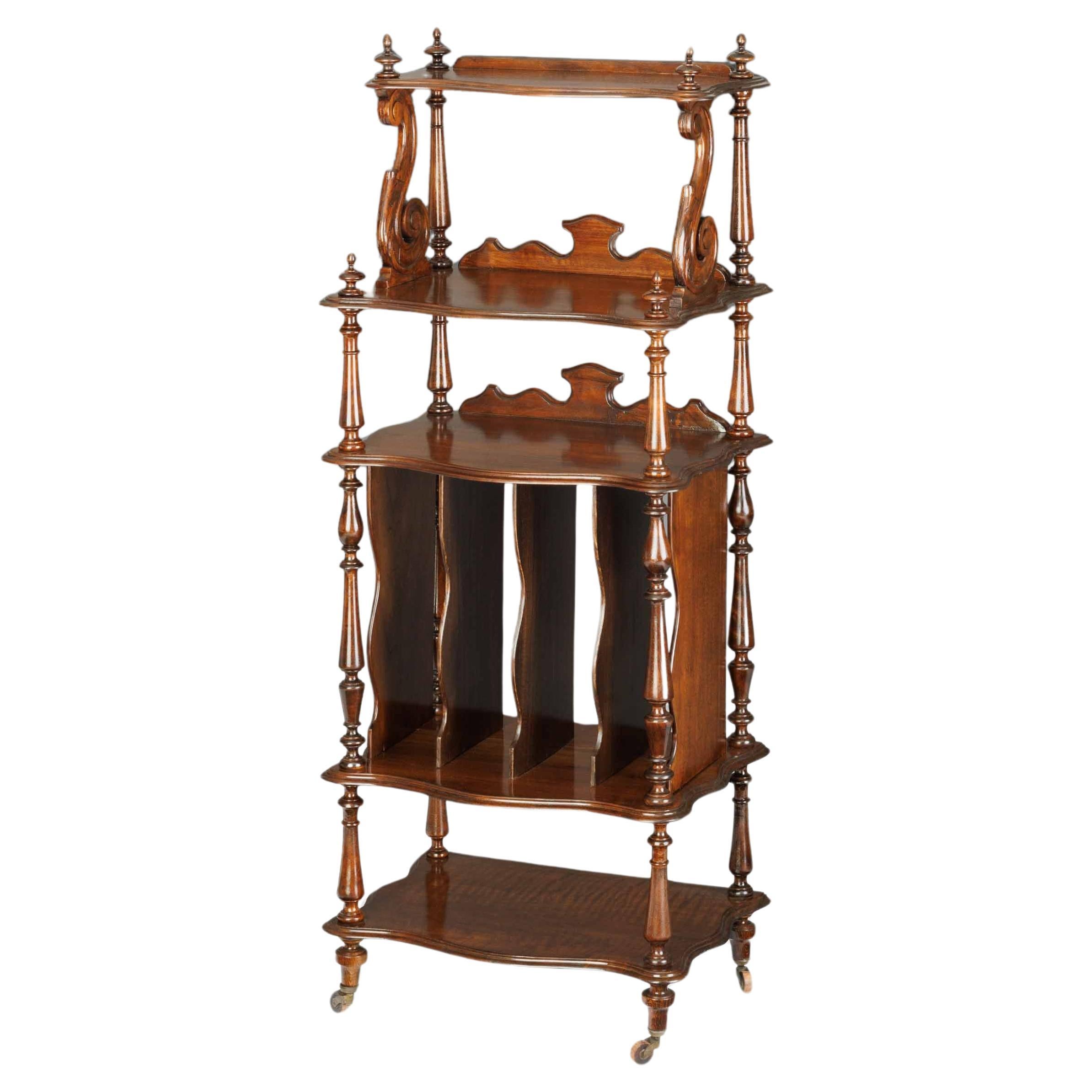 Supporto vittoriano in noce per Whatnot con staffe a volute - The Bracknell Whatnot