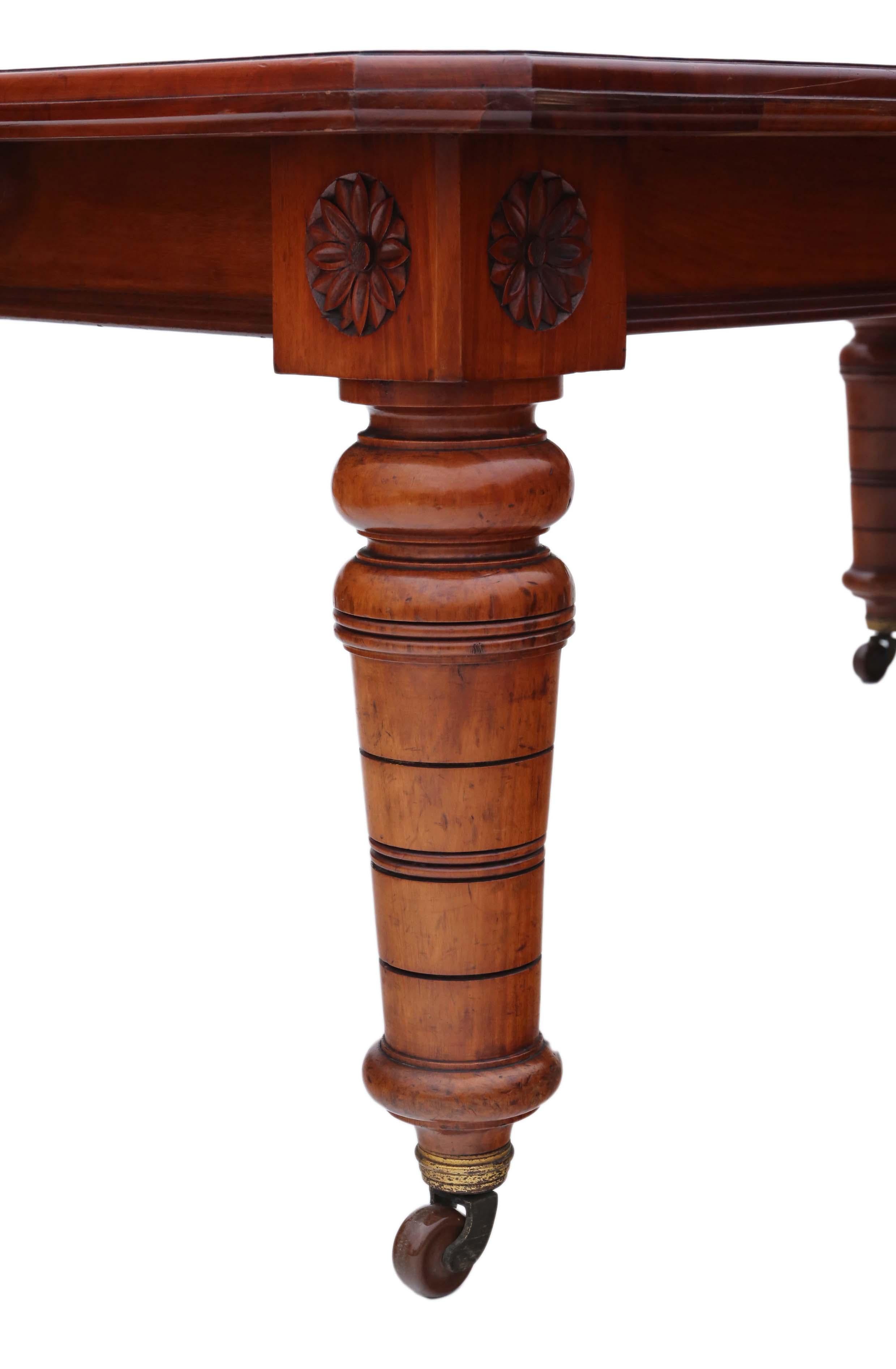 Late 19th Century Victorian Walnut Windout Extending Dining Table, 19th Century