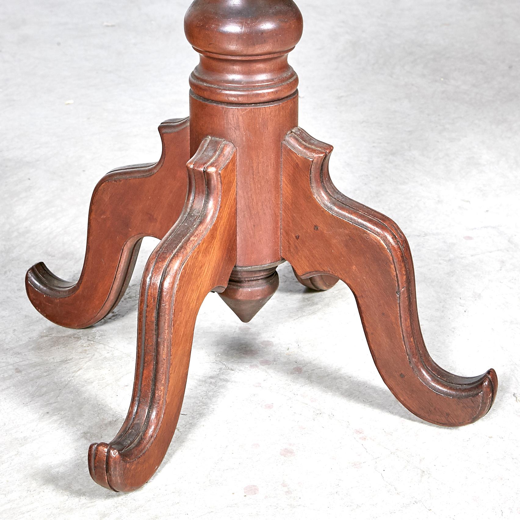 Victorian Walnut Wood Adjustable Piano Stool In Fair Condition For Sale In Amherst, NH