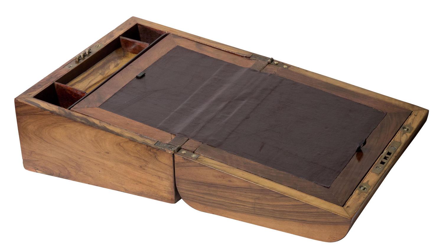 Victorian Walnut Writing Slope, circa 1860 In Good Condition For Sale In Salisbury, GB