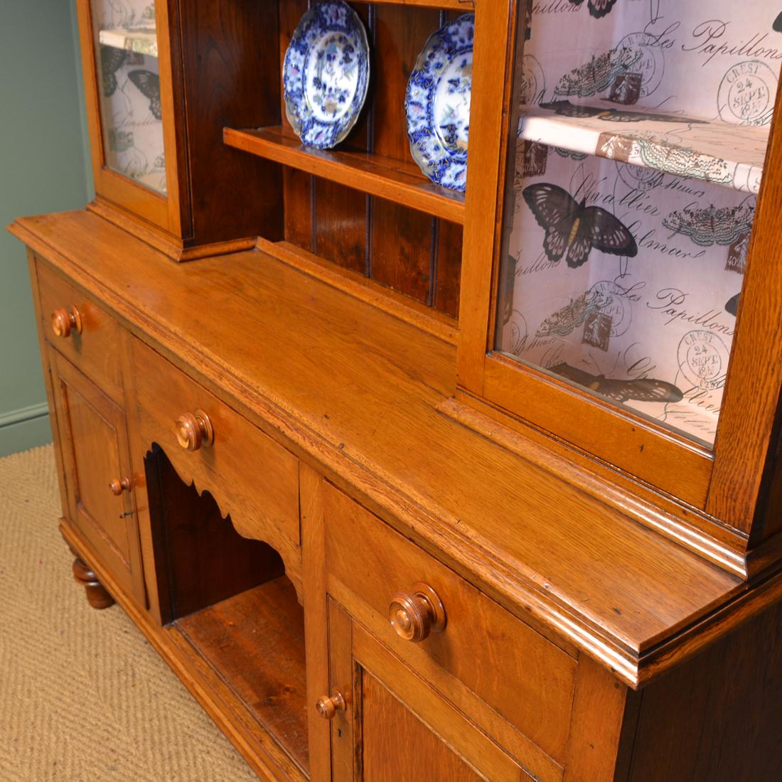 Victorian Welsh oak antique dresser
Dating from circa 1860, this charming Welsh oak dresser has an inverted break front moulded cornice above two glazed cupboards and three central plate racks with hooks. The lower section has a beautifully figured