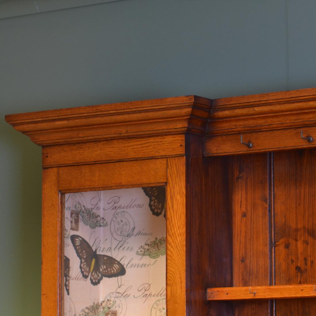 Victorian Welsh Oak Antique Dresser In Good Condition For Sale In Link 59 Business Park, Clitheroe