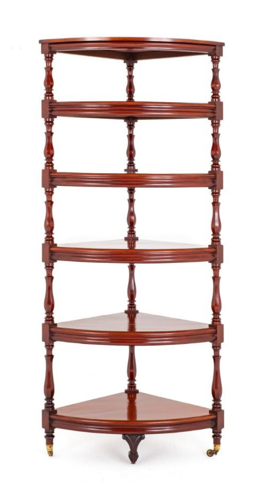 Grande nodo vittoriano in mogano.
Antico, circa 1850
Questo mobile a 6 piani si regge su piedi torniti e rotelle in ottone.
I ripiani sono sostenuti da colonne tornite.
Ci è stato detto che questo oggetto era una caratteristica di un negozio di