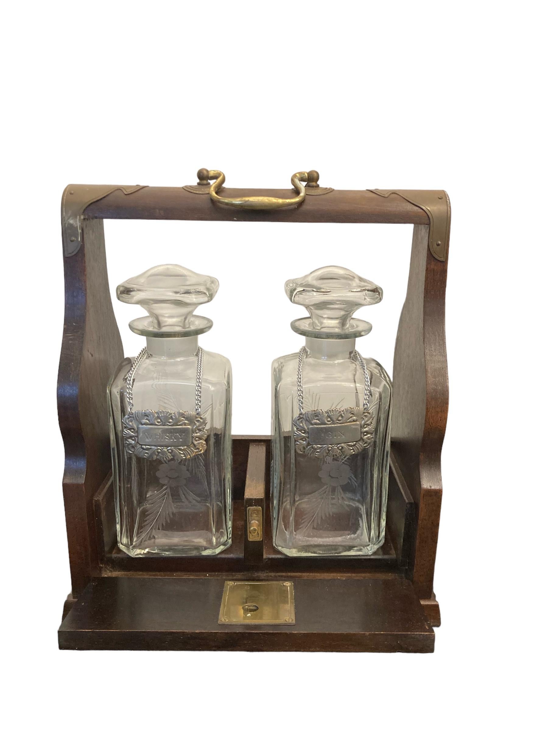 Victorian Whiskey & Gin Decanter Tantalus With Key  For Sale 2