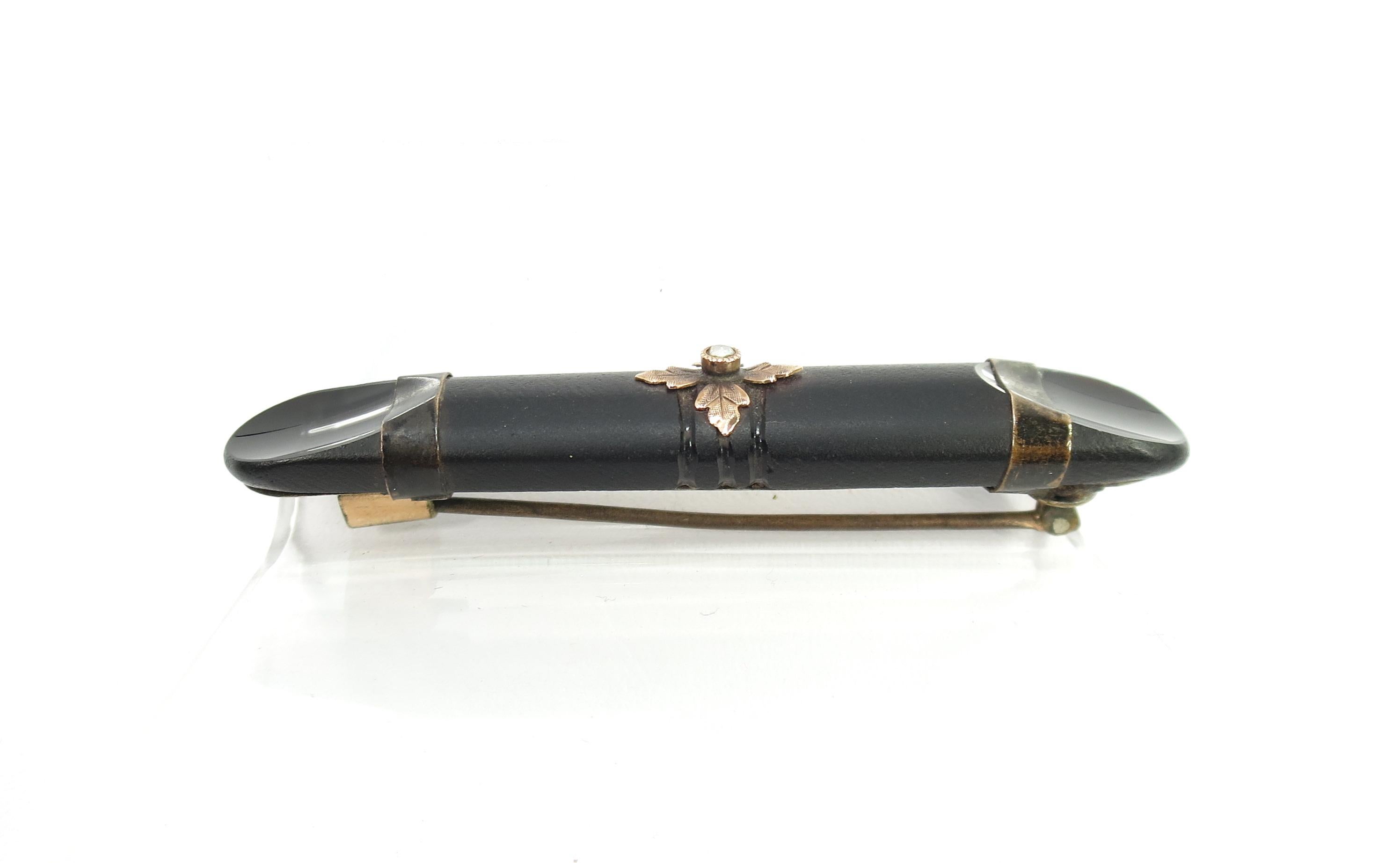 Victorian Whitby Jet, 10k Gold, & Seed Pearl Mourning Brooch, 1870s In Good Condition For Sale In Burbank, CA