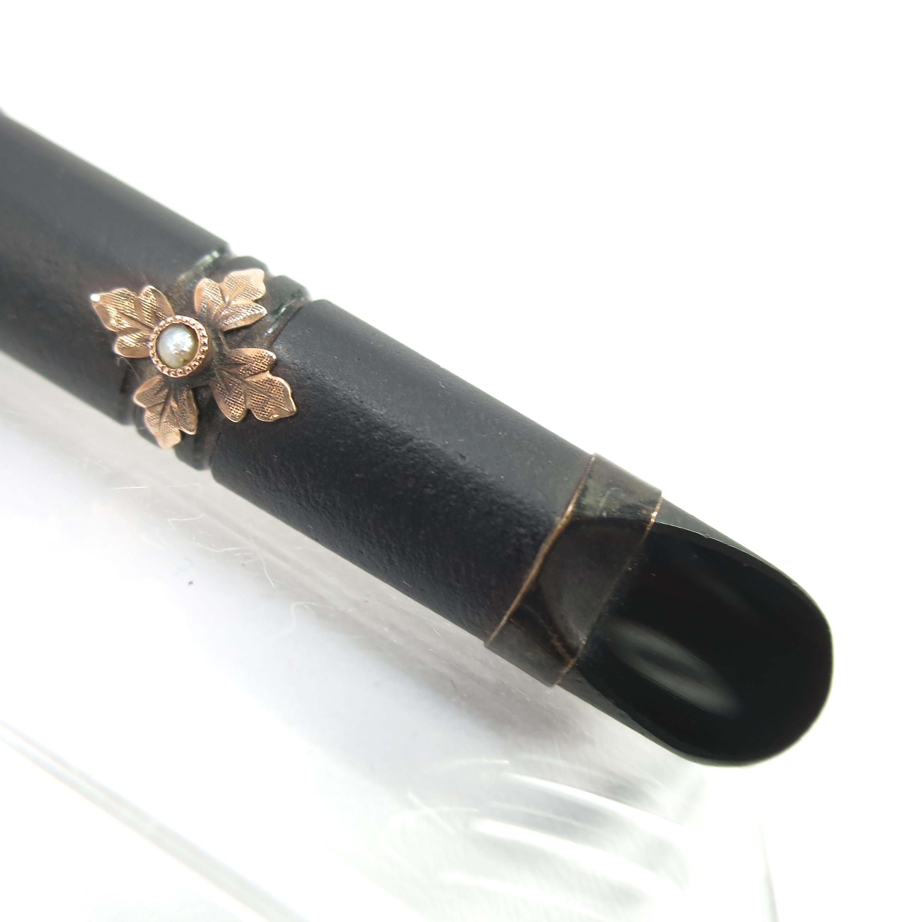 Victorian Whitby Jet, 10k Gold, & Seed Pearl Mourning Brooch, 1870s For Sale 3