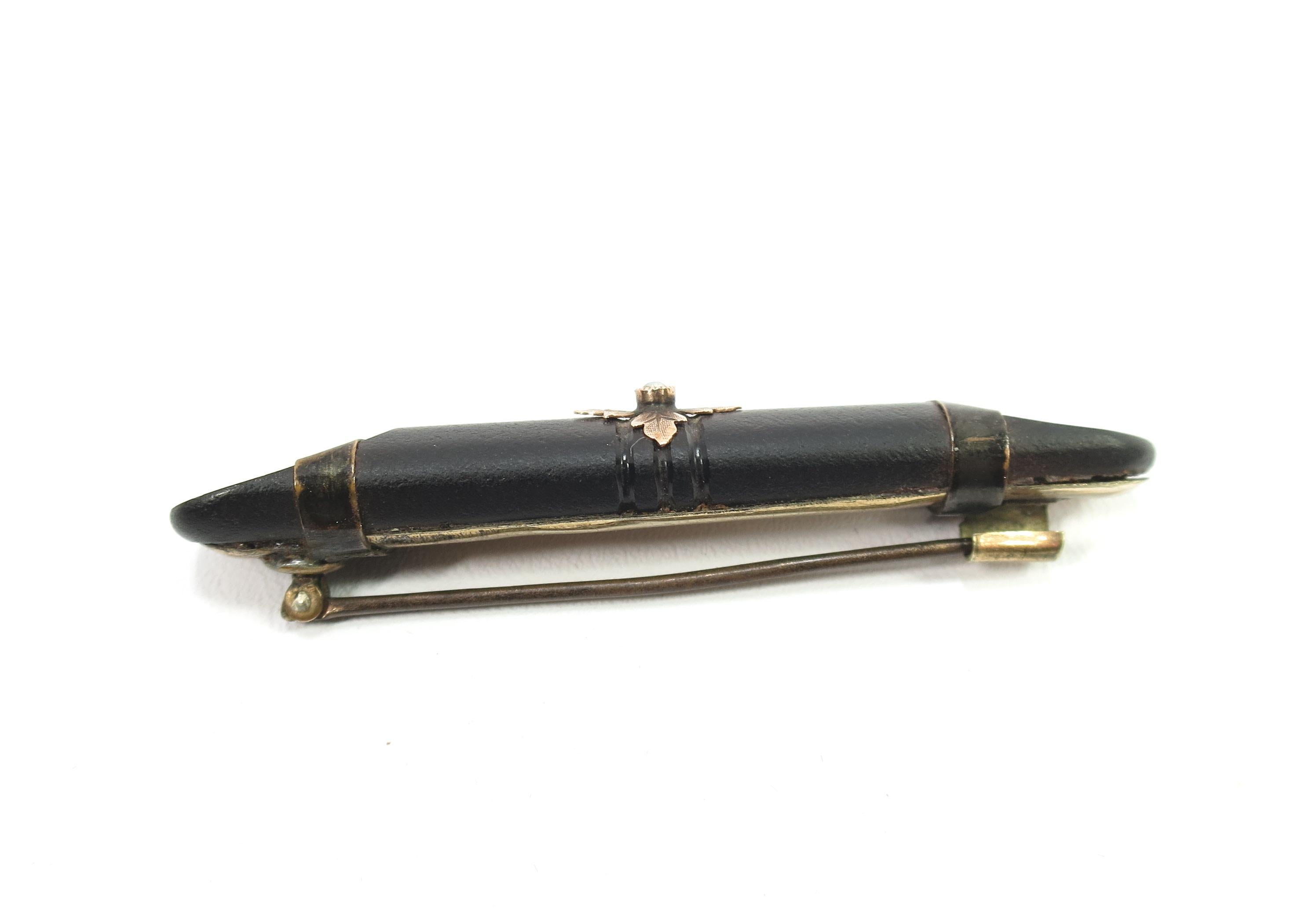 Victorian Whitby Jet, 10k Gold, & Seed Pearl Mourning Brooch, 1870s For Sale 4