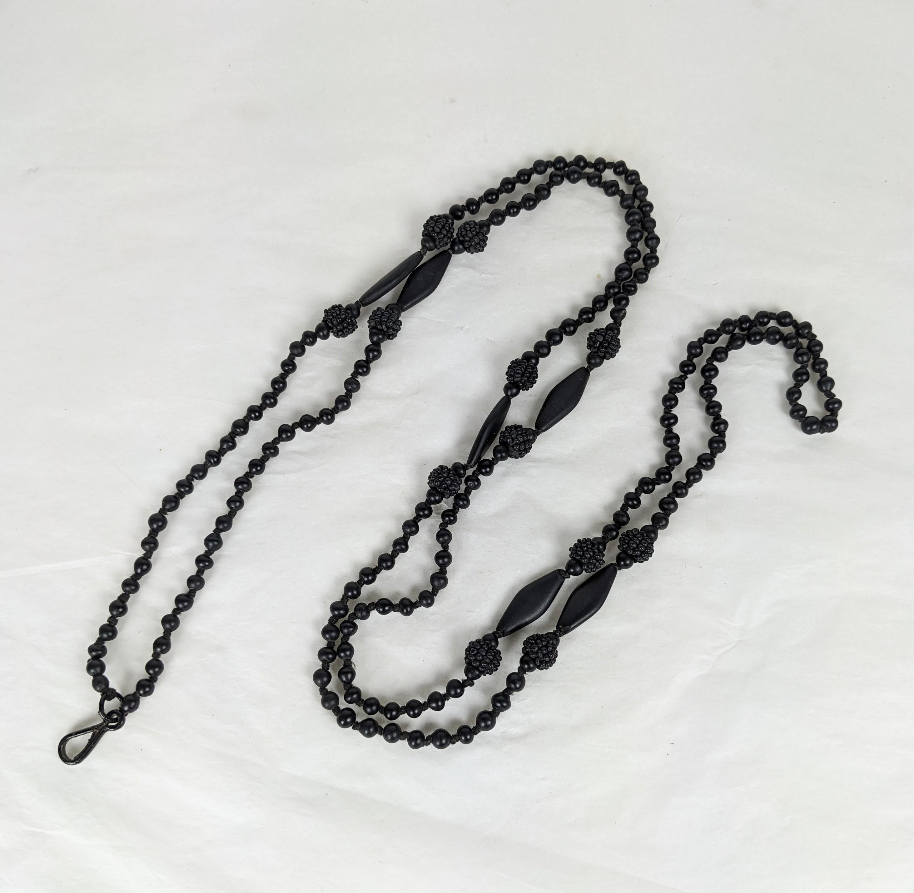 Viktorianische Whitby Jet-Lorgnette-Halskette im Zustand „Gut“ im Angebot in New York, NY