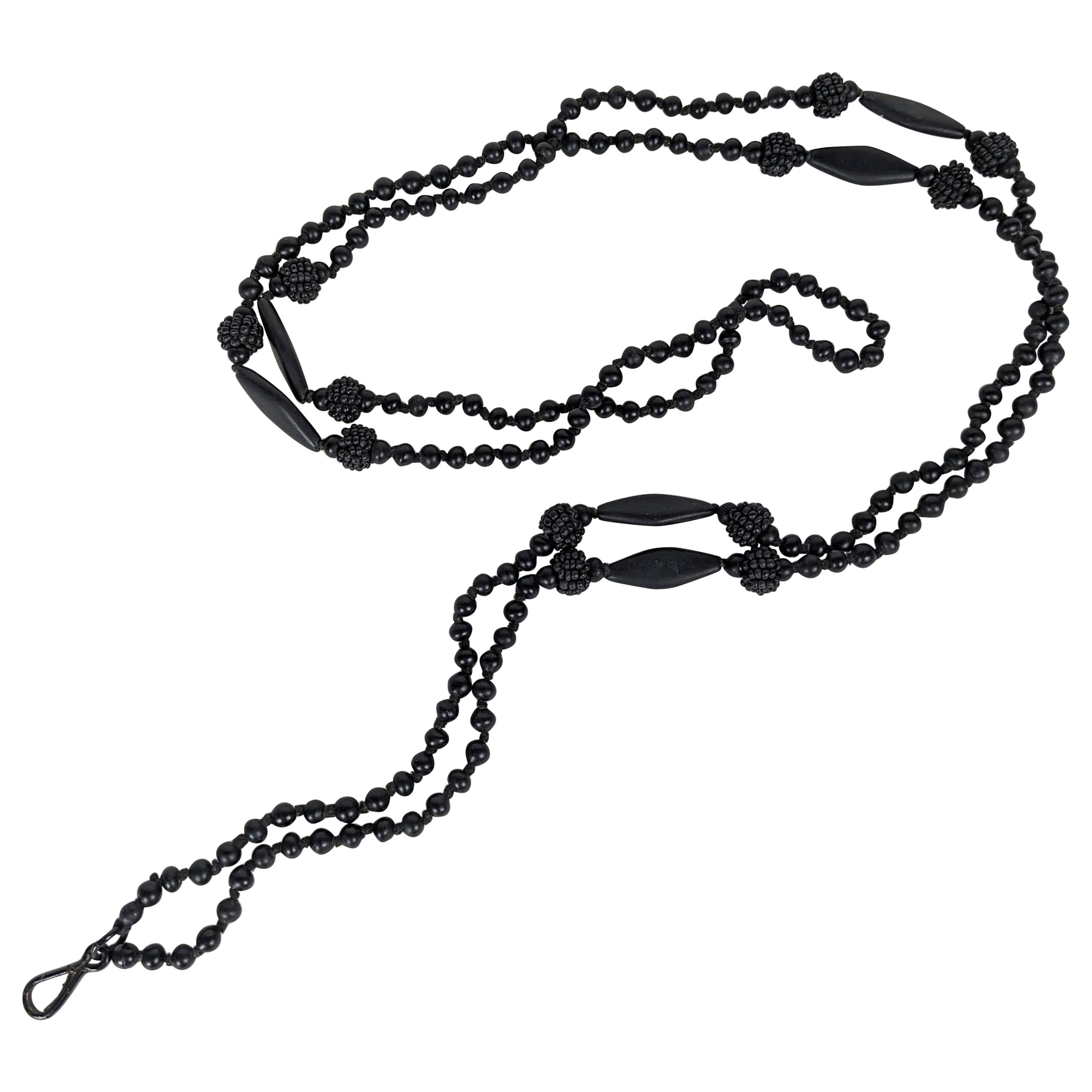 Collar victoriano de lorgnette de azabache de Whitby