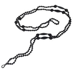 Collar victoriano de lorgnette de azabache de Whitby