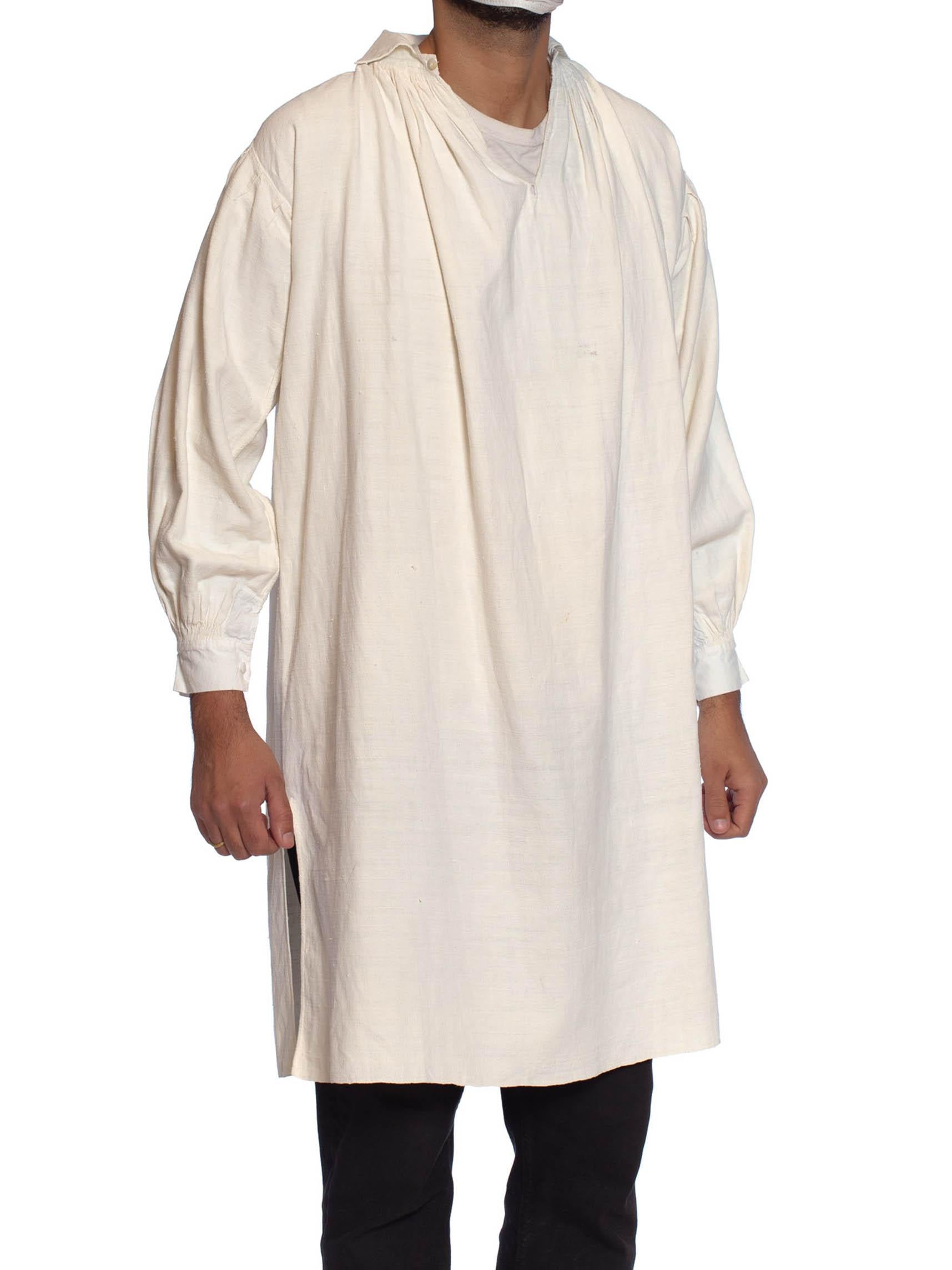 Chemise blanche victorienne géorgienne ancienne pour homme, en lin brut et coton, cousue à la main Excellent état - En vente à New York, NY