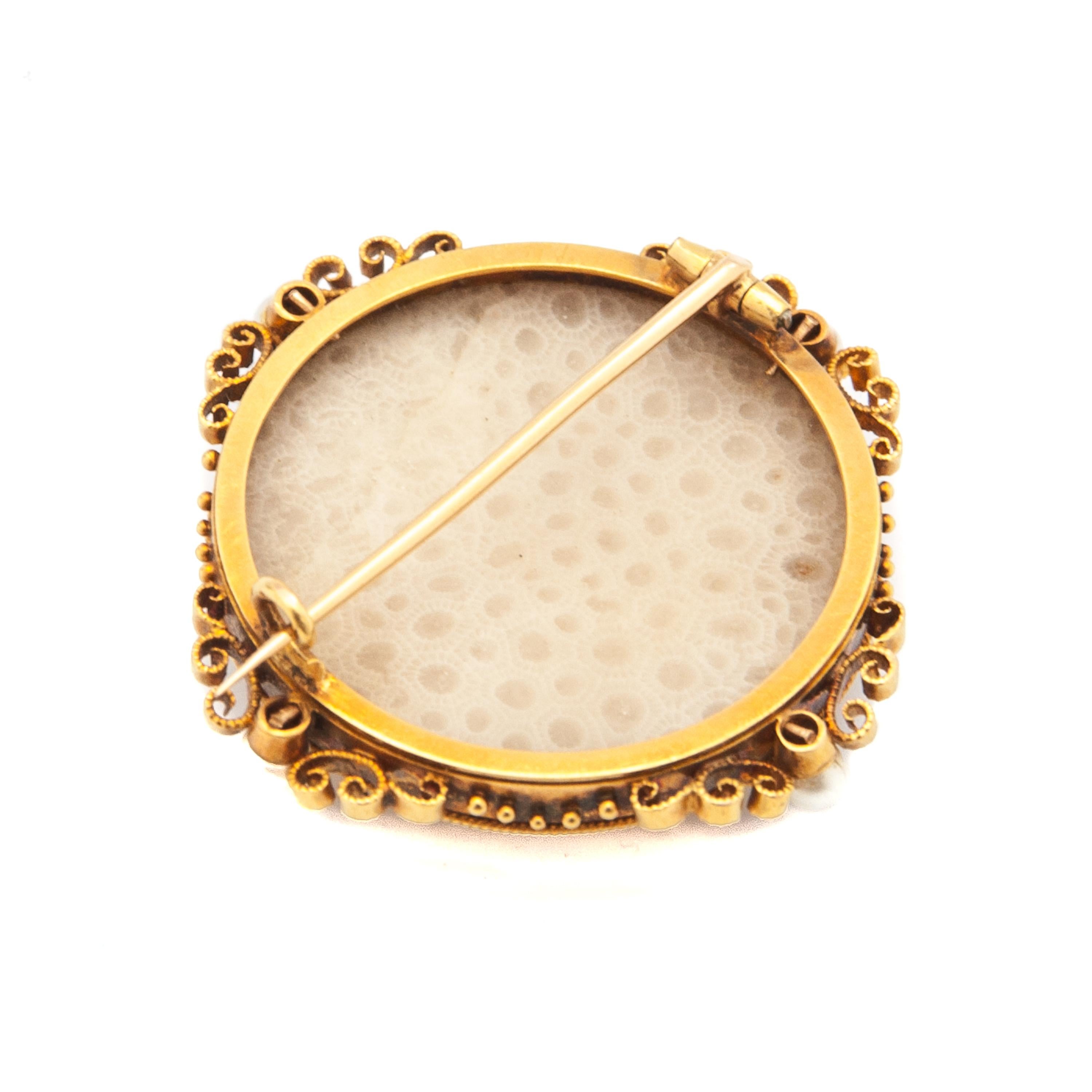 Antique Fossilized White Coral 18K Gold Seed Pearl Brooch In Good Condition For Sale In Rotterdam, NL