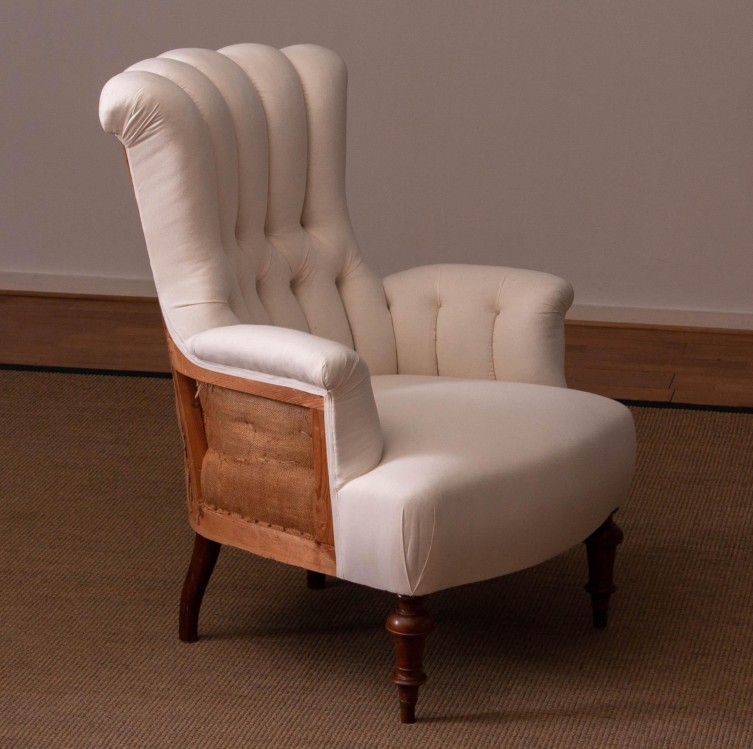 Une superbe chaise longue victorienne d'origine, restaurée professionnellement dans un style déconstruit. Nouvellement tapissé en coton domestique, avec dossier en lin remplacé, rembourrages, ressorts, reliures et cordes. Cette chaise offre un
