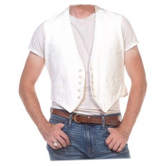 Gilet victorien en coton blanc pour hommes à 4 poches et boucle au dos avec de beaux boutons, tissage intéressant