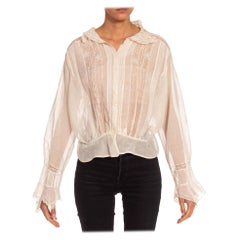 Camisa blanca victoriana de algodón bordado con botones y mangas largas