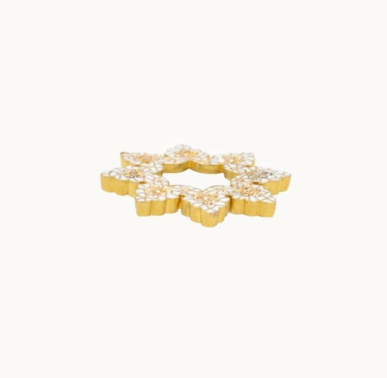Women's or Men's Victorian White Enamel 18 Karat Gold Snowflake Brooch with Rose Cut Diamonds For Sale