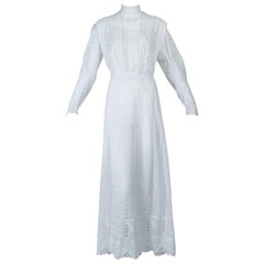 Victorian White Eyelet and Lace Shoulder Pleat Afternoon Tea Dress - M, 1880s