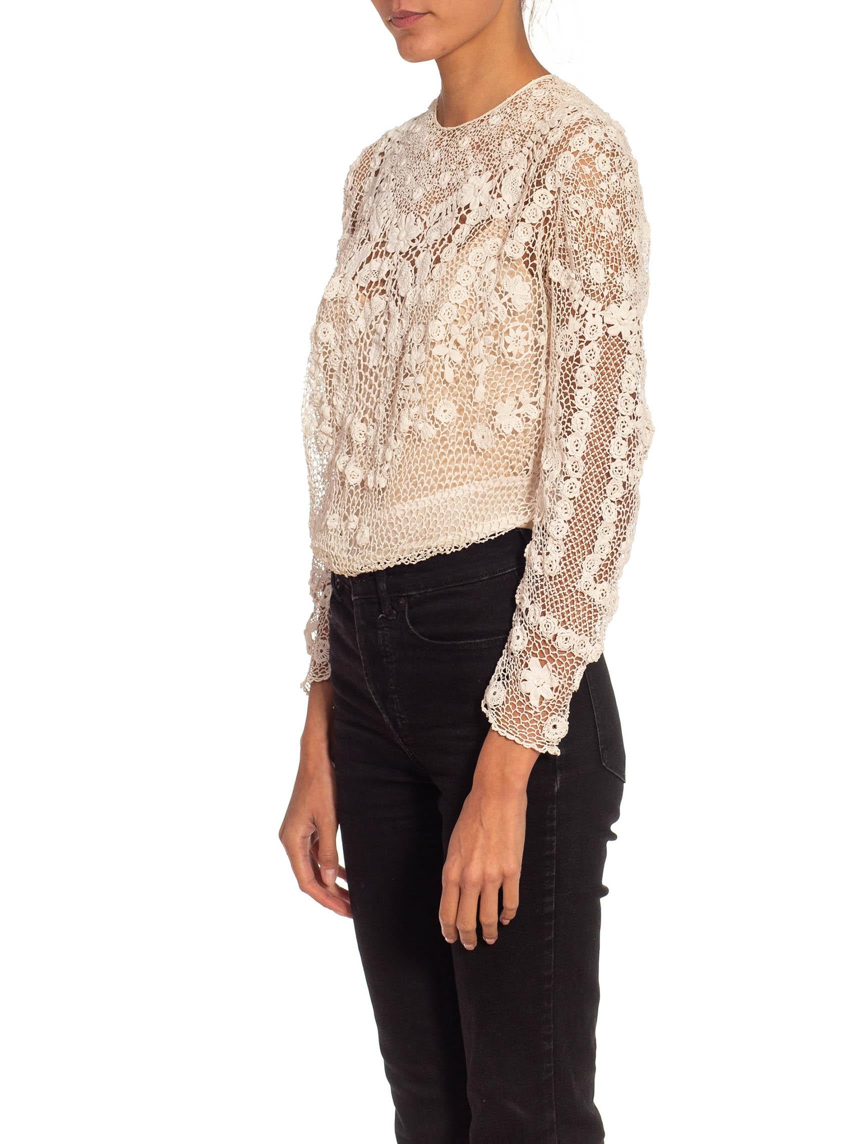 Victorian White Floral Top With Long Sleeves In Excellent Condition For Sale In New York, NY