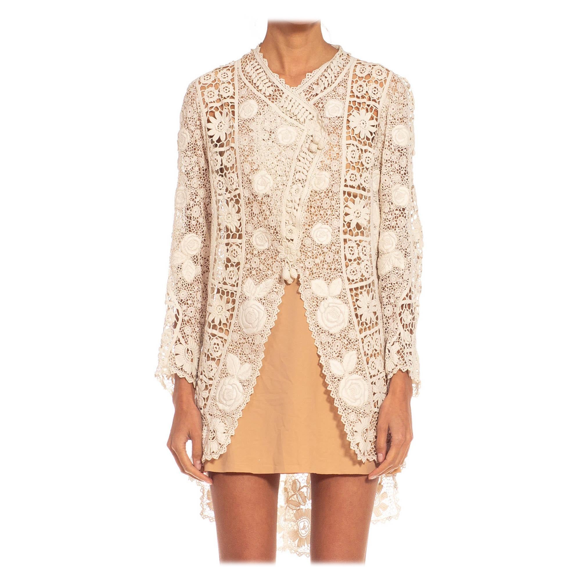 Veste longue victorienne blanche irlandaise en crochet avec manches