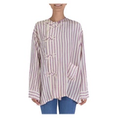 Pijama antiguo victoriano de rayas de seda blancas y lavanda