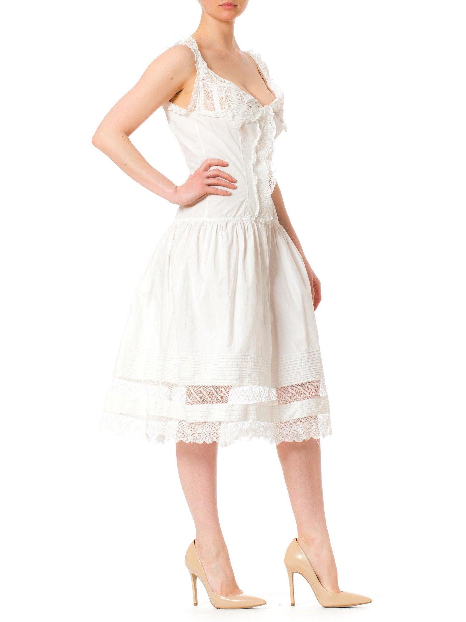 Viktorianische weiße Bio-Baumwolle & handgefertigte Spitze Chemise Korsett Cover Kleid