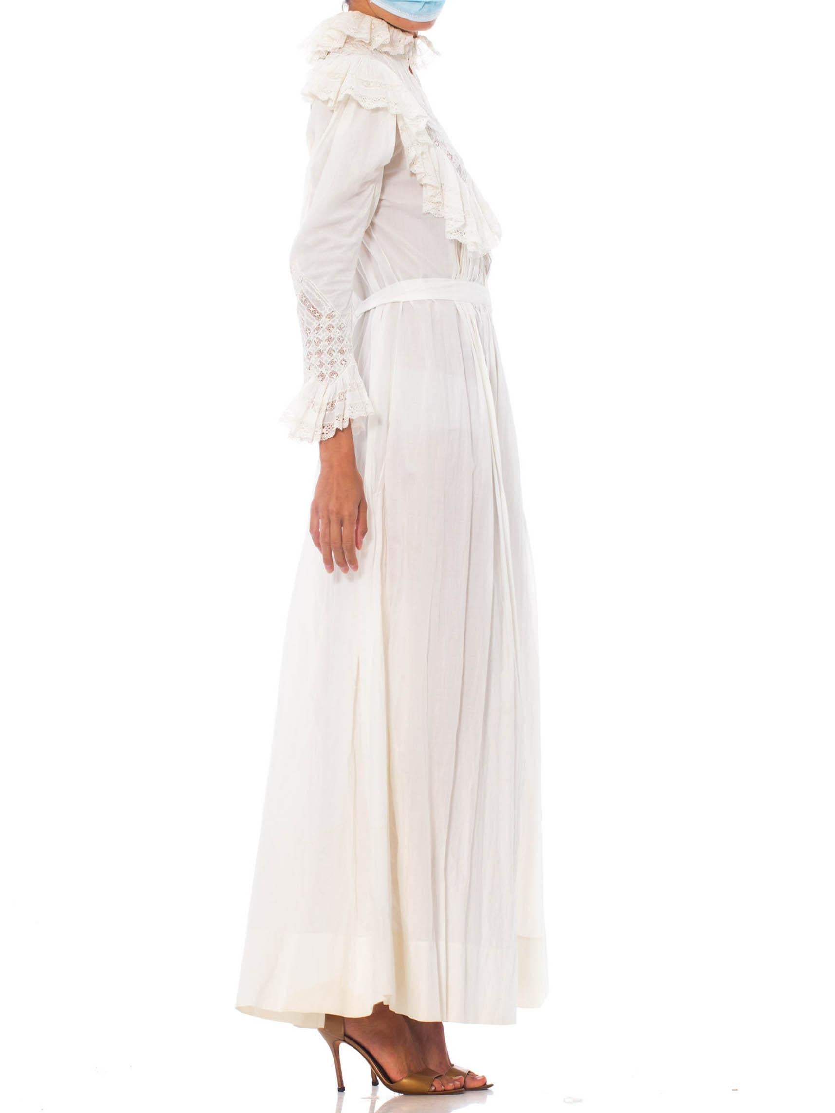 Victorian White Organic Cotton & Lace Belle Epoch Sleeve House Dress With Sash  In Excellent Condition In New York, NY