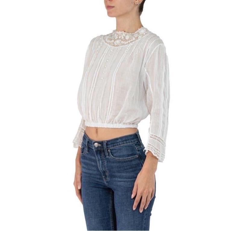 Top a maniche lunghe in cotone organico bianco vittoriano con scollo in pizzo in vendita 2