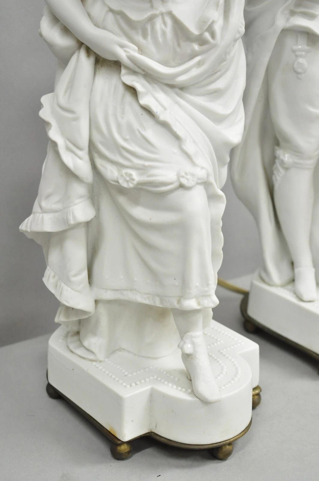 Viktorianische weiße Parian Porzellan Figural Bisque Mann und Frau Tischlampen, Paar im Angebot 9