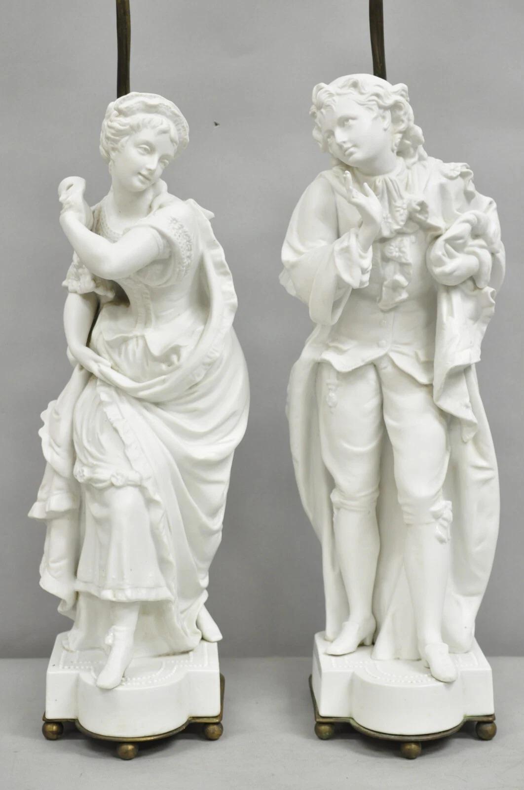 Viktorianische weiße Parian Porzellan Figural Bisque Mann und Frau Tischlampen, Paar (Unbekannt) im Angebot