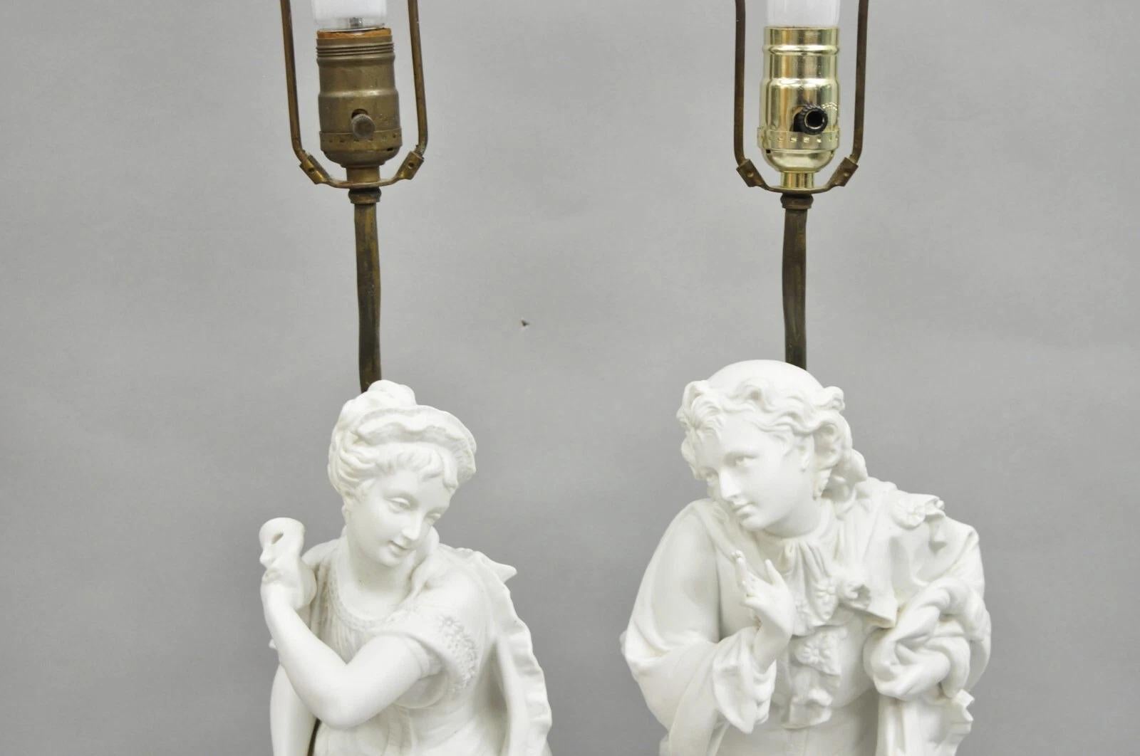 Viktorianische weiße Parian Porzellan Figural Bisque Mann und Frau Tischlampen, Paar im Angebot 3