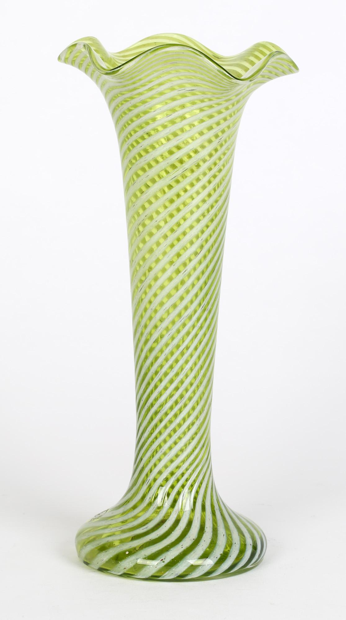 Victorian White Trailed Green Art Glass Vase In Good Condition For Sale In Bishop's Stortford, Hertfordshire