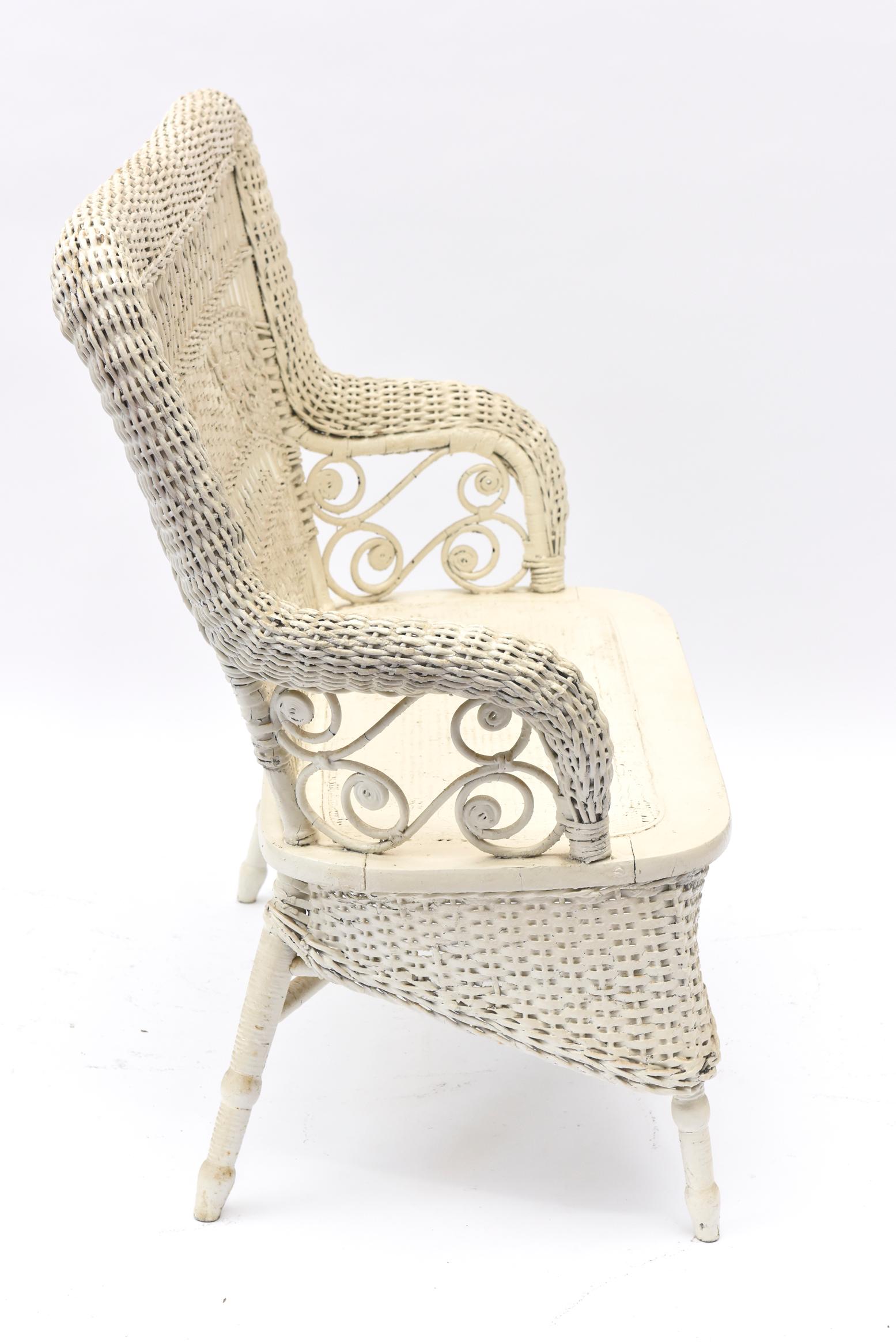 white wicker love seat