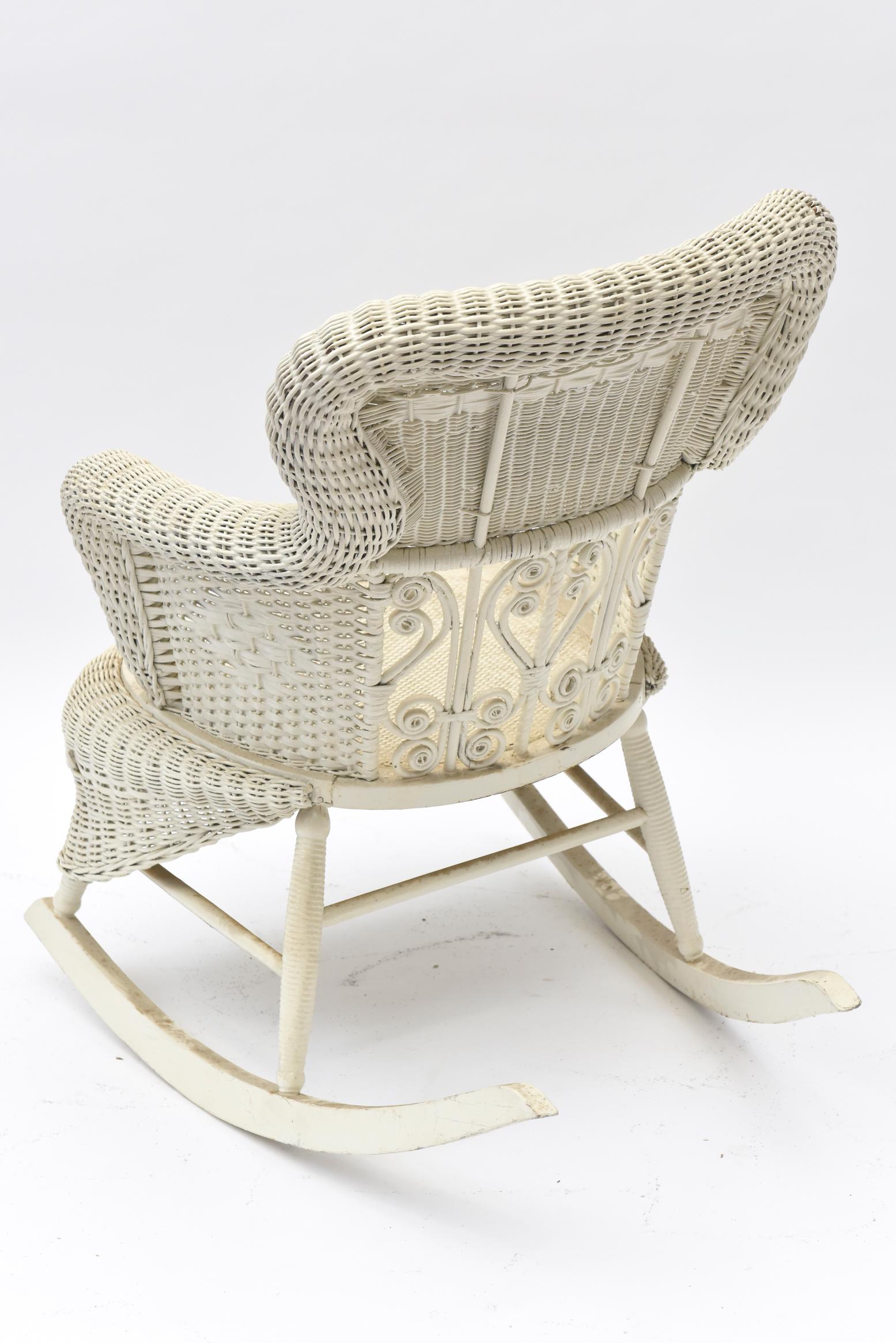 Américain Ensemble de salon victorien en osier Ses, Her and Child's Chairs, Settee and Rocker en vente