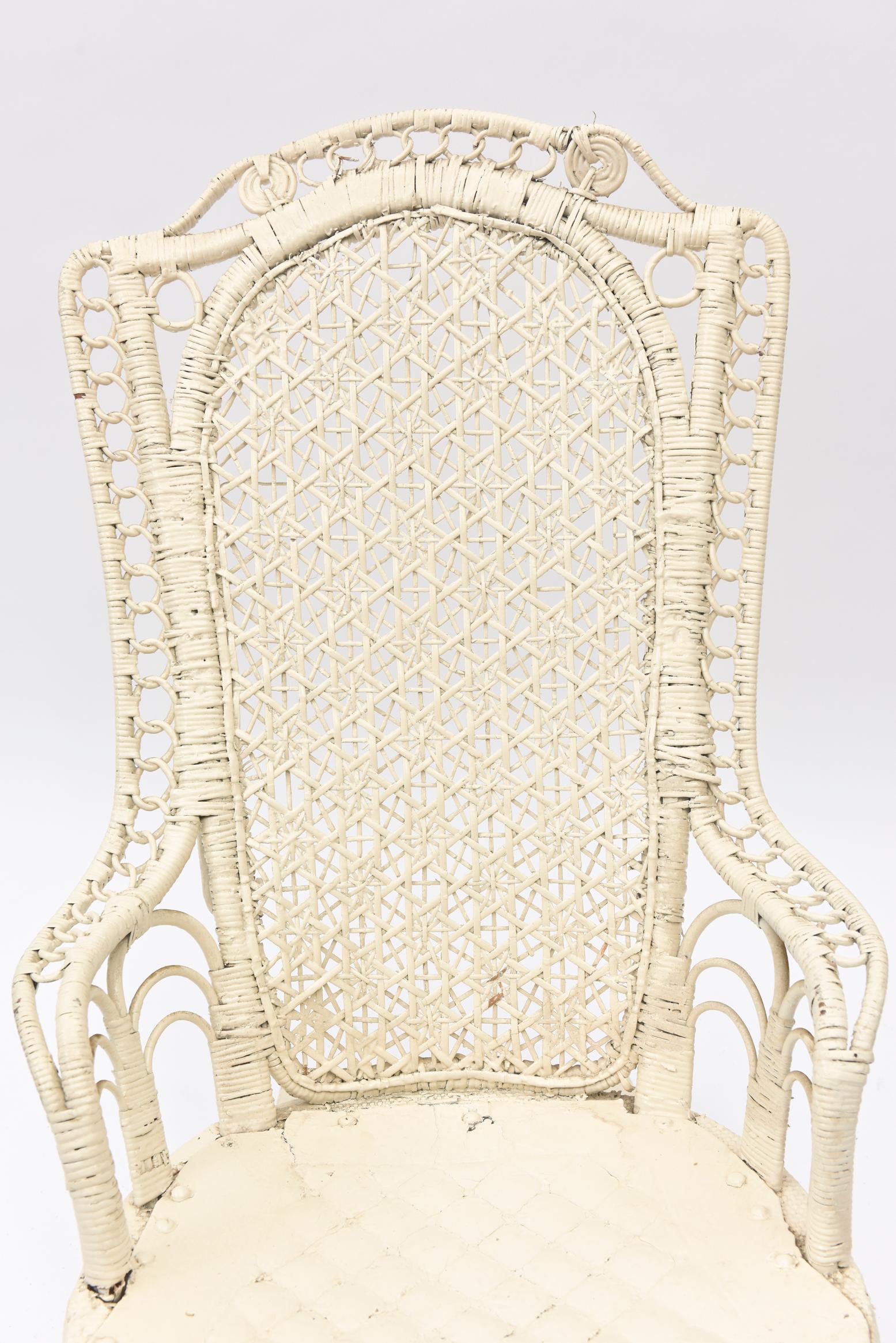 Victorian Wicker Rocker with Interlocking Circle Arms and Spider Woven Back In Fair Condition For Sale In Miami Beach, FL