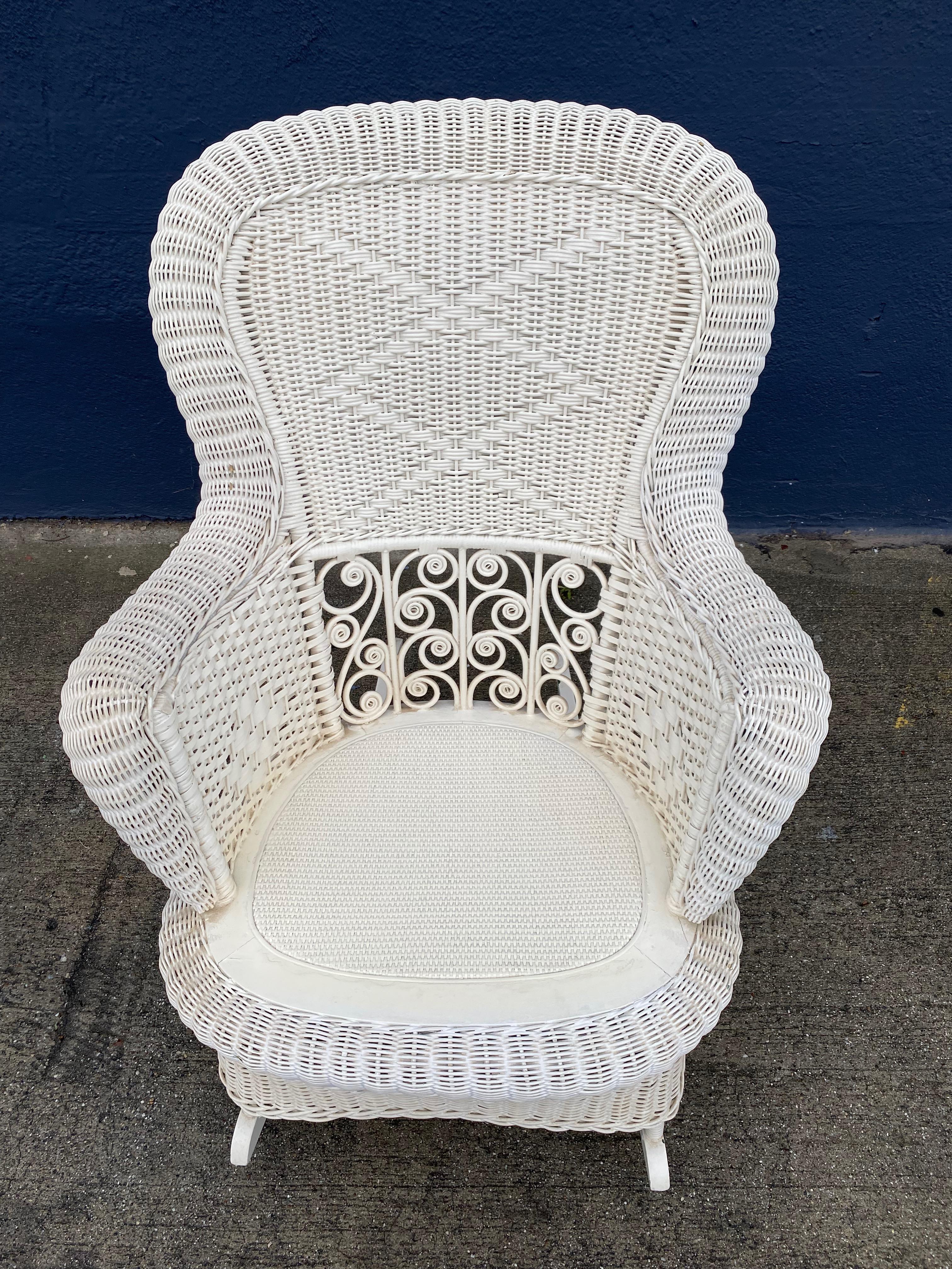 Fauteuil à bascule victorien en osier en vente 2